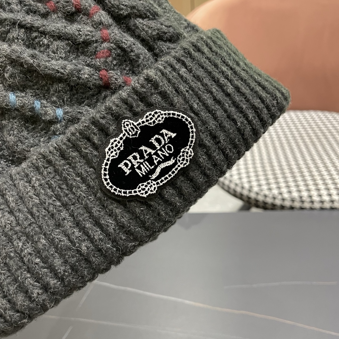  普拉达 Prada 新款韩版时尚百搭潮流女秋冬显脸小针织帽洋气简约气质保暖毛线帽