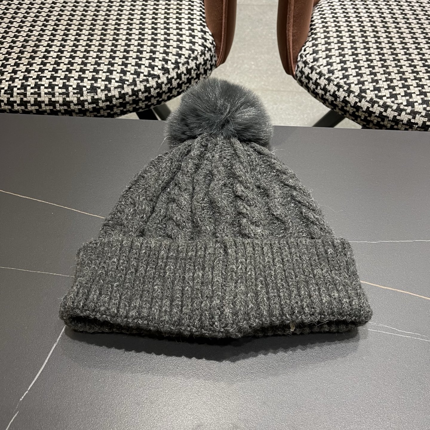  普拉达 Prada 新款韩版时尚百搭潮流女秋冬显脸小针织帽洋气简约气质保暖毛线帽