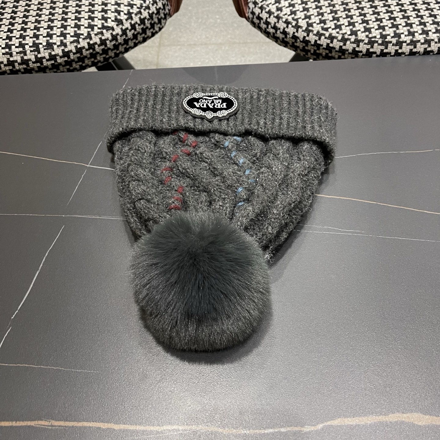  普拉达 Prada 新款韩版时尚百搭潮流女秋冬显脸小针织帽洋气简约气质保暖毛线帽