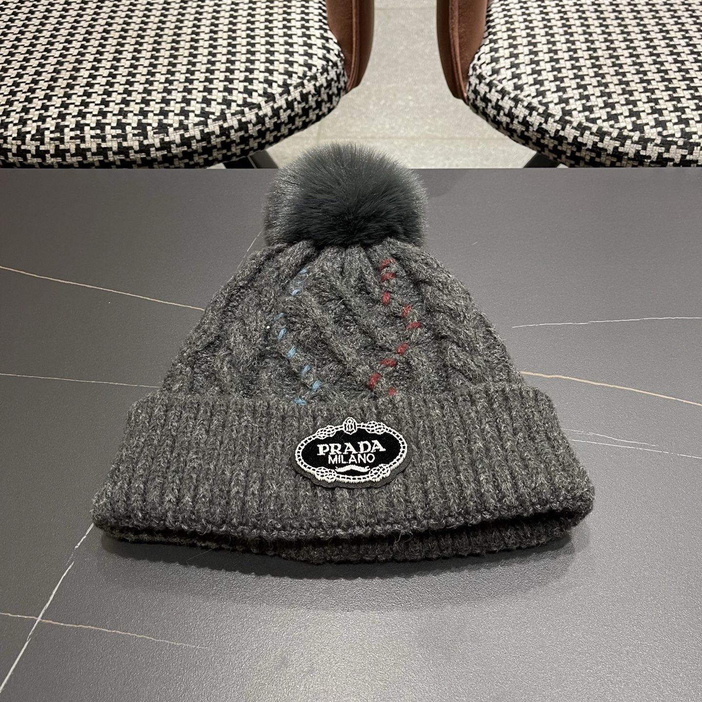  普拉达 Prada 新款韩版时尚百搭潮流女秋冬显脸小针织帽洋气简约气质保暖毛线帽