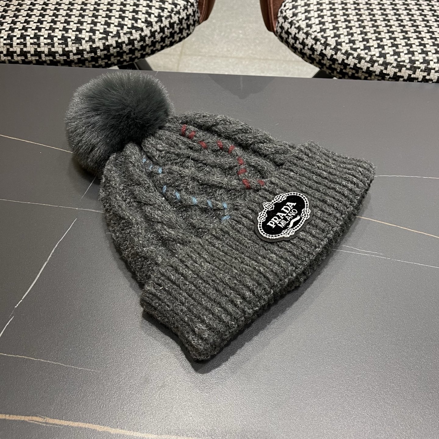  普拉达 Prada 新款韩版时尚百搭潮流女秋冬显脸小针织帽洋气简约气质保暖毛线帽