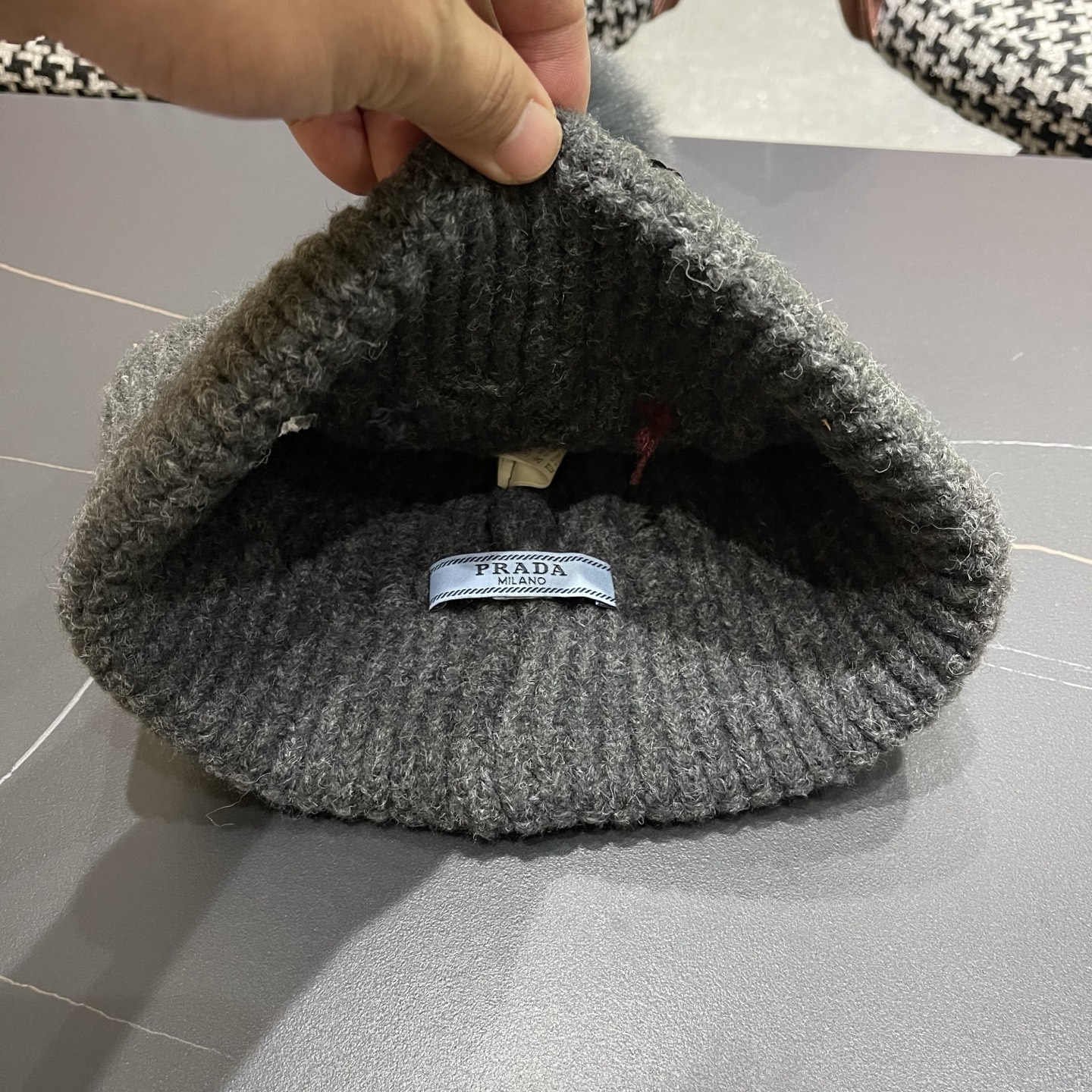  普拉达 Prada 新款韩版时尚百搭潮流女秋冬显脸小针织帽洋气简约气质保暖毛线帽