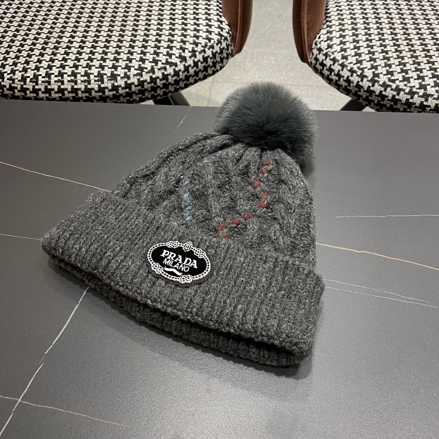  普拉达 Prada 新款韩版时尚百搭潮流女秋冬显脸小针织帽洋气简约气质保暖毛线帽