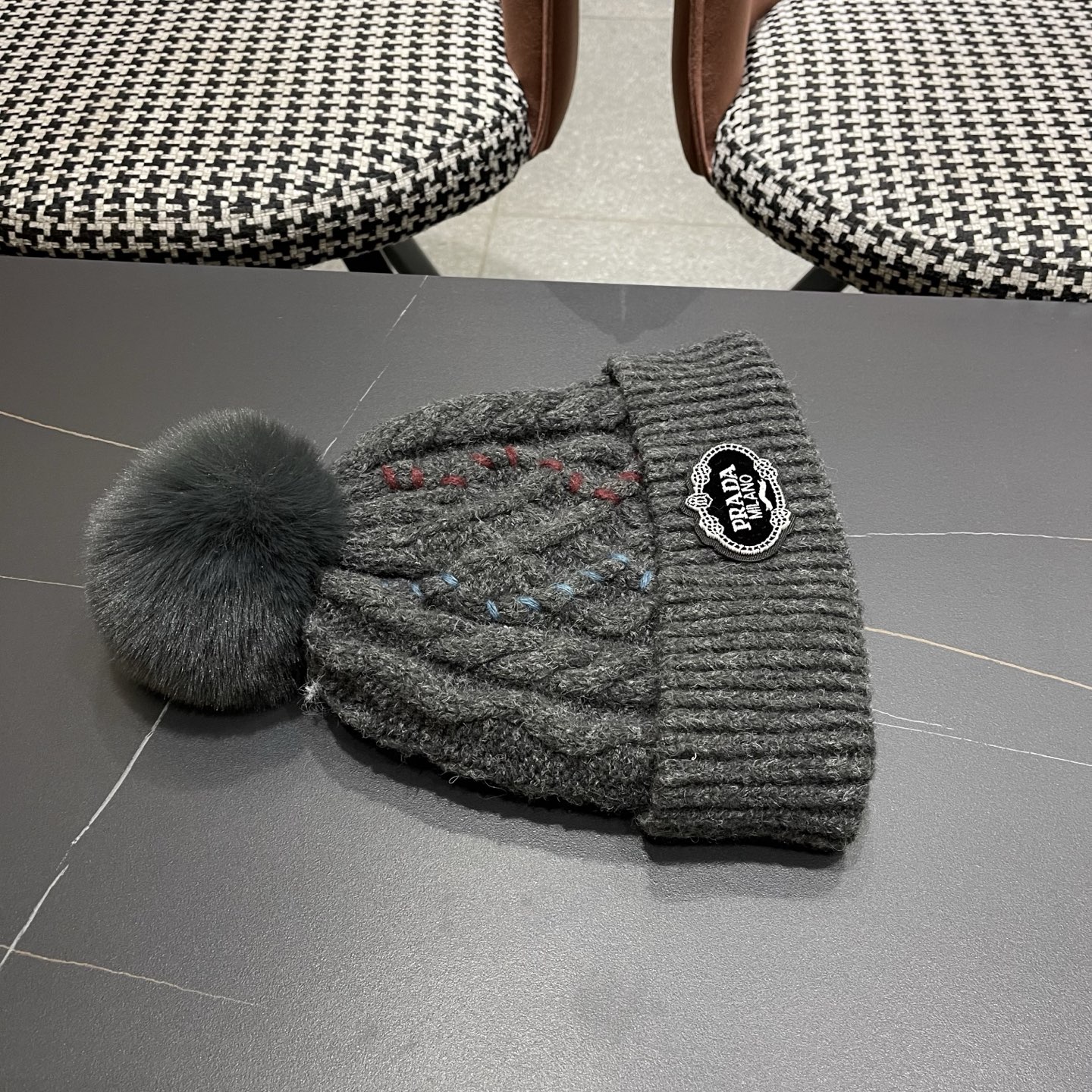  普拉达 Prada 新款韩版时尚百搭潮流女秋冬显脸小针织帽洋气简约气质保暖毛线帽