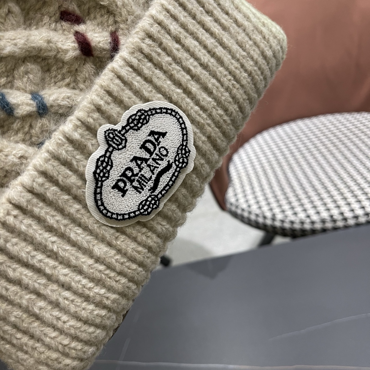  普拉达 Prada 新款韩版时尚百搭潮流女秋冬显脸小针织帽洋气简约气质保暖毛线帽