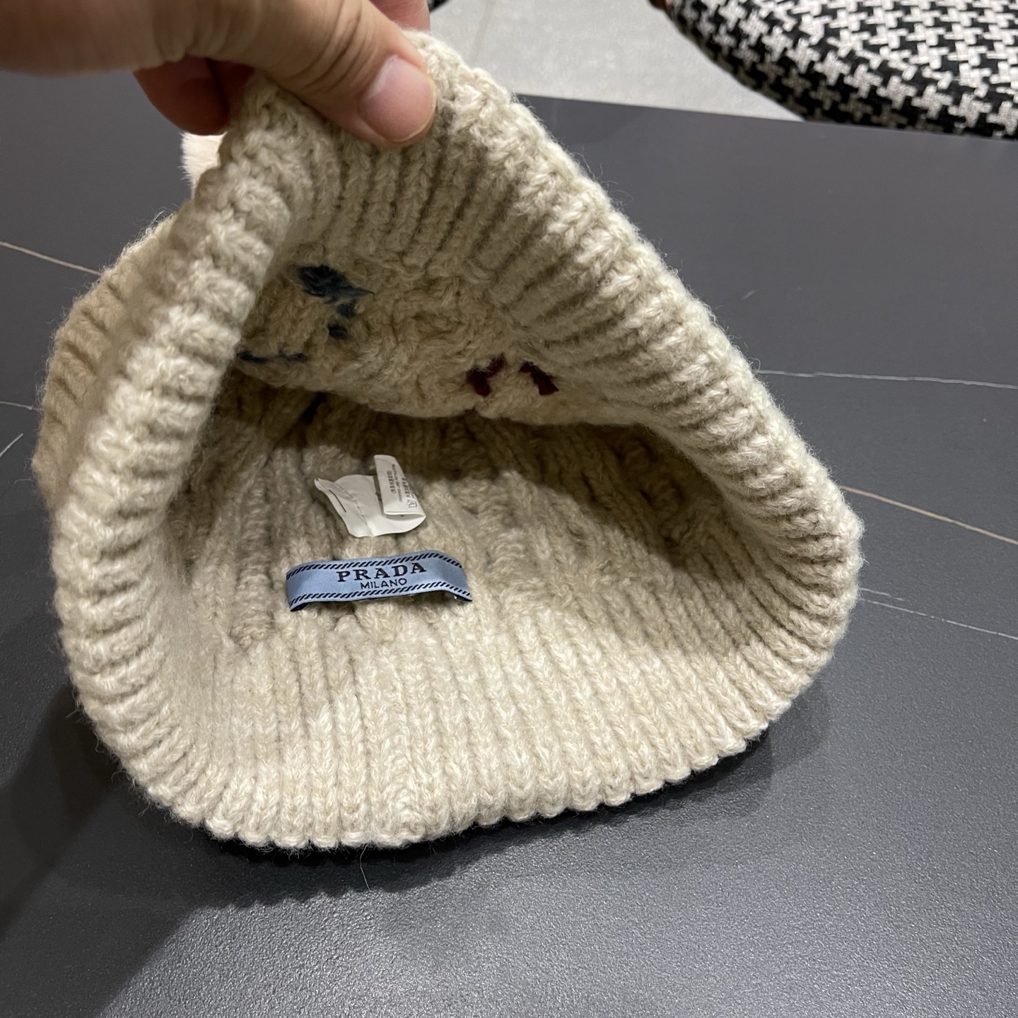  普拉达 Prada 新款韩版时尚百搭潮流女秋冬显脸小针织帽洋气简约气质保暖毛线帽