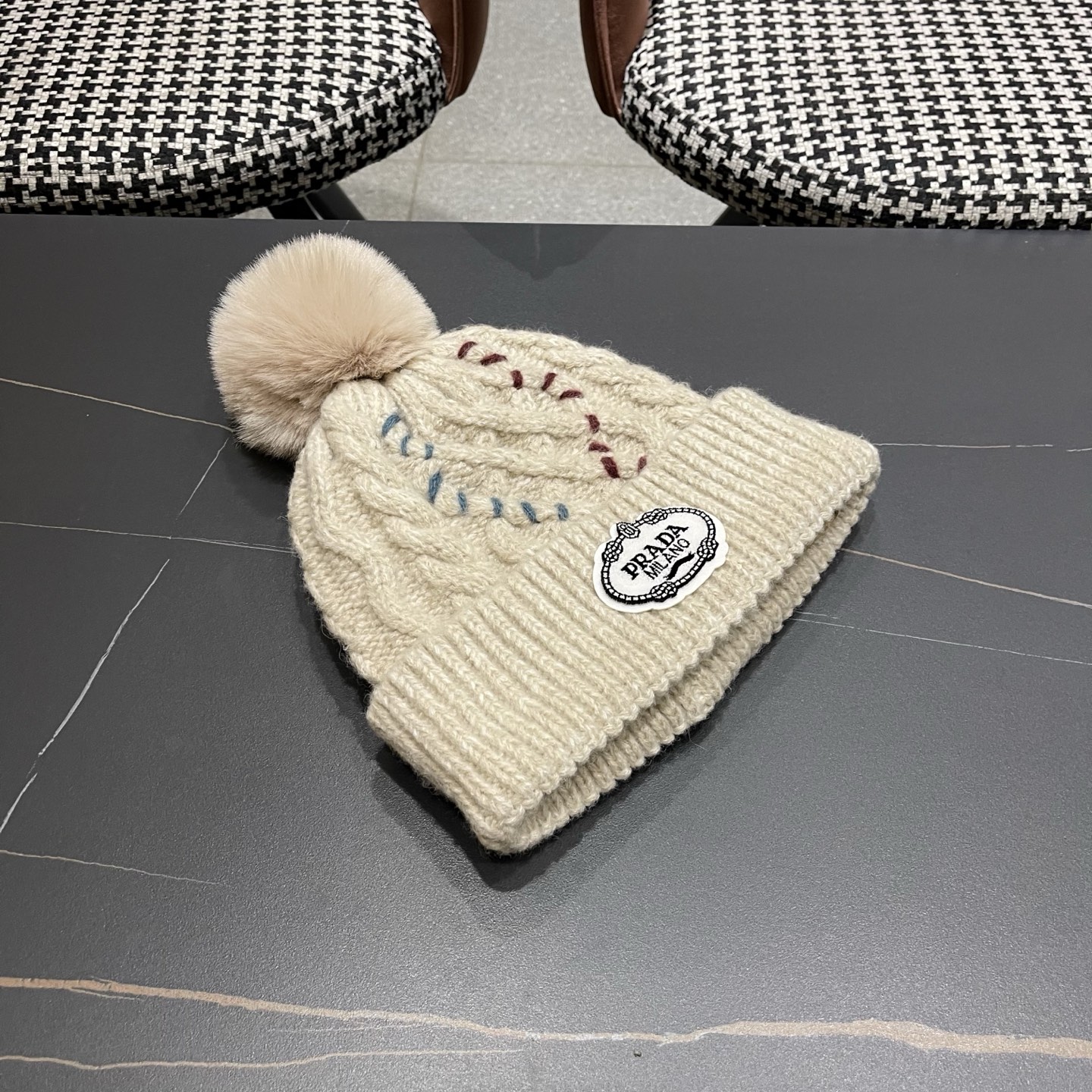  普拉达 Prada 新款韩版时尚百搭潮流女秋冬显脸小针织帽洋气简约气质保暖毛线帽