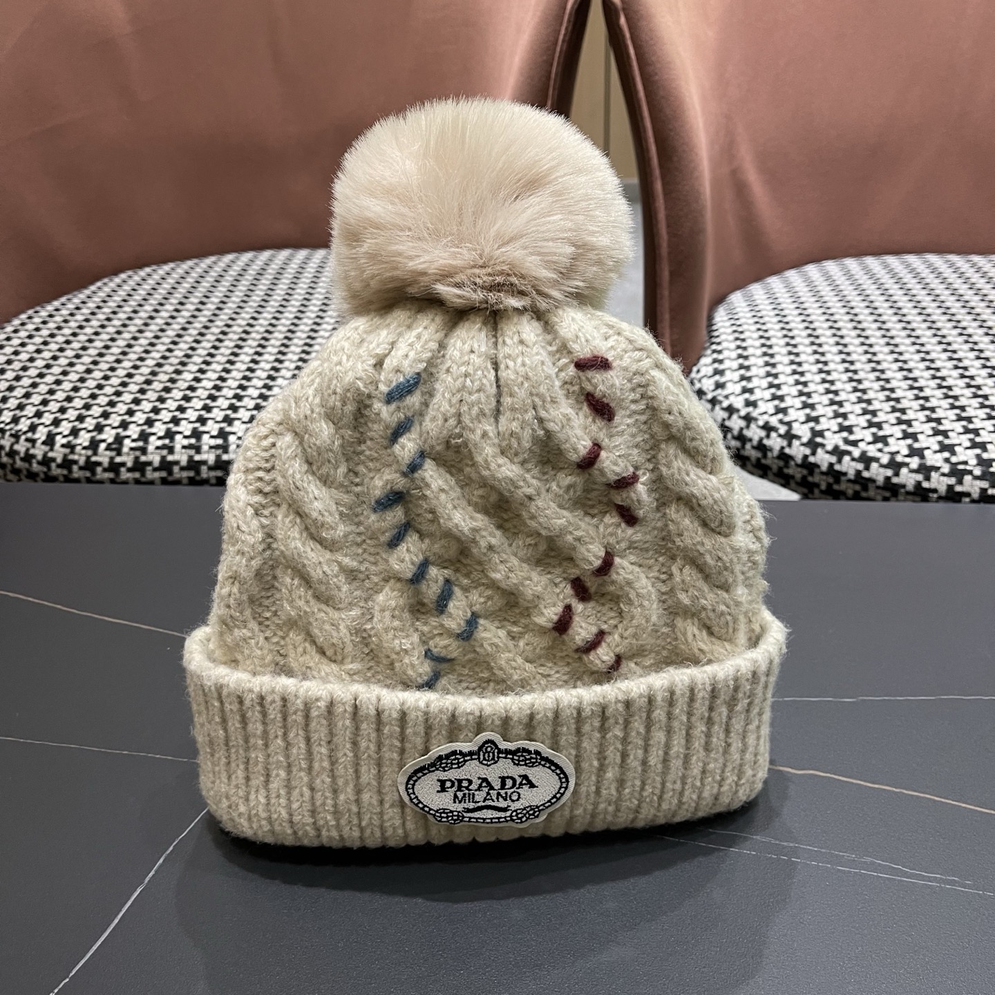  普拉达 Prada 新款韩版时尚百搭潮流女秋冬显脸小针织帽洋气简约气质保暖毛线帽