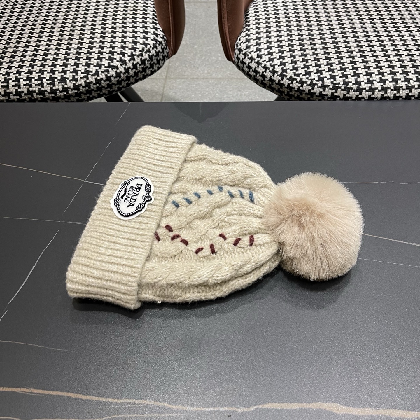  普拉达 Prada 新款韩版时尚百搭潮流女秋冬显脸小针织帽洋气简约气质保暖毛线帽