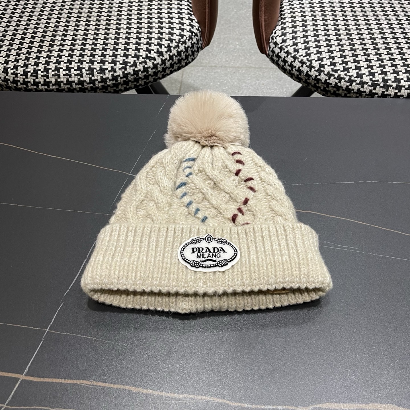  普拉达 Prada 新款韩版时尚百搭潮流女秋冬显脸小针织帽洋气简约气质保暖毛线帽