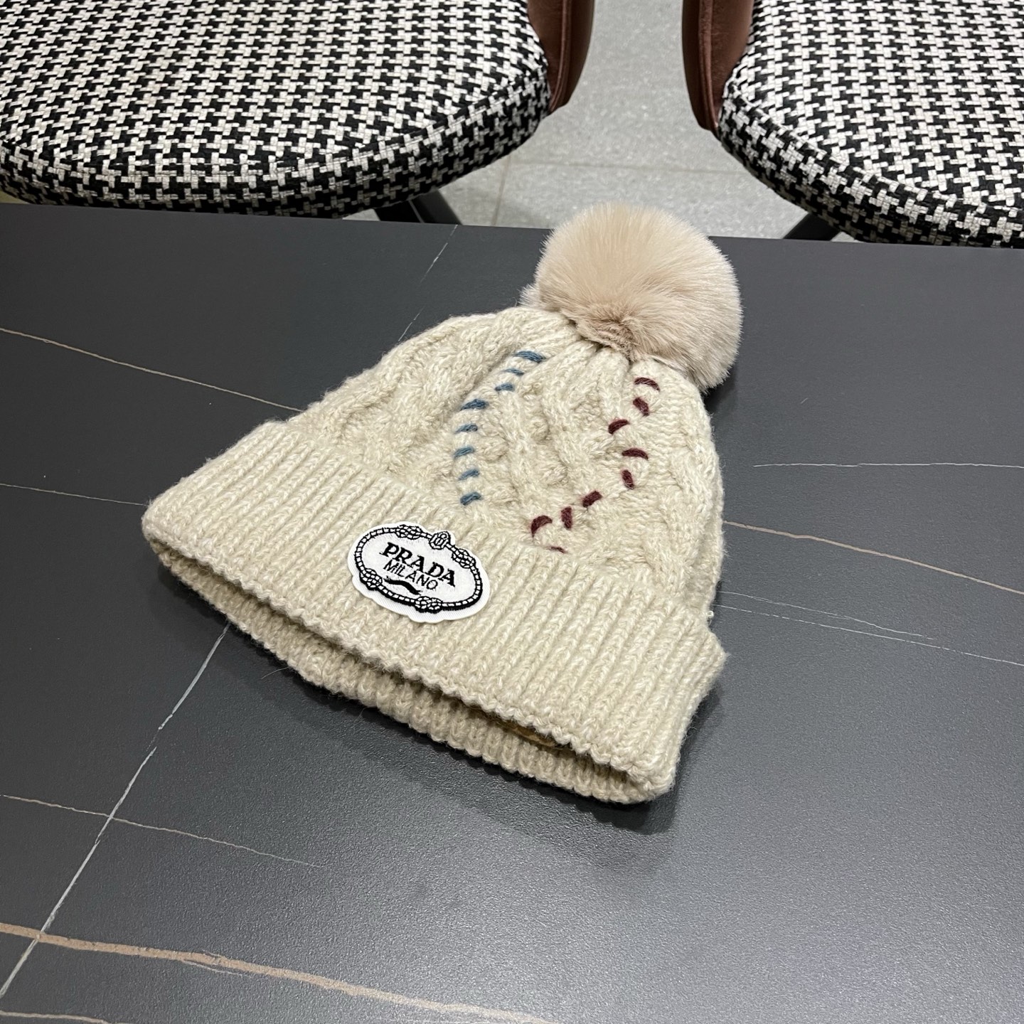  普拉达 Prada 新款韩版时尚百搭潮流女秋冬显脸小针织帽洋气简约气质保暖毛线帽
