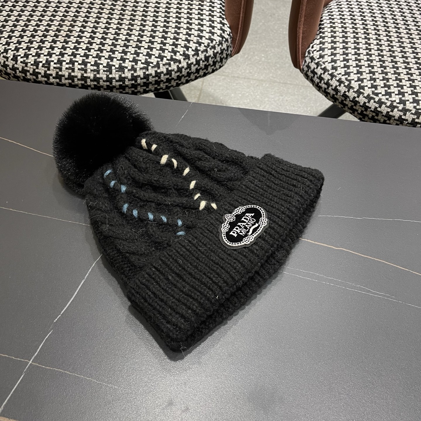  普拉达 Prada 新款韩版时尚百搭潮流女秋冬显脸小针织帽洋气简约气质保暖毛线帽