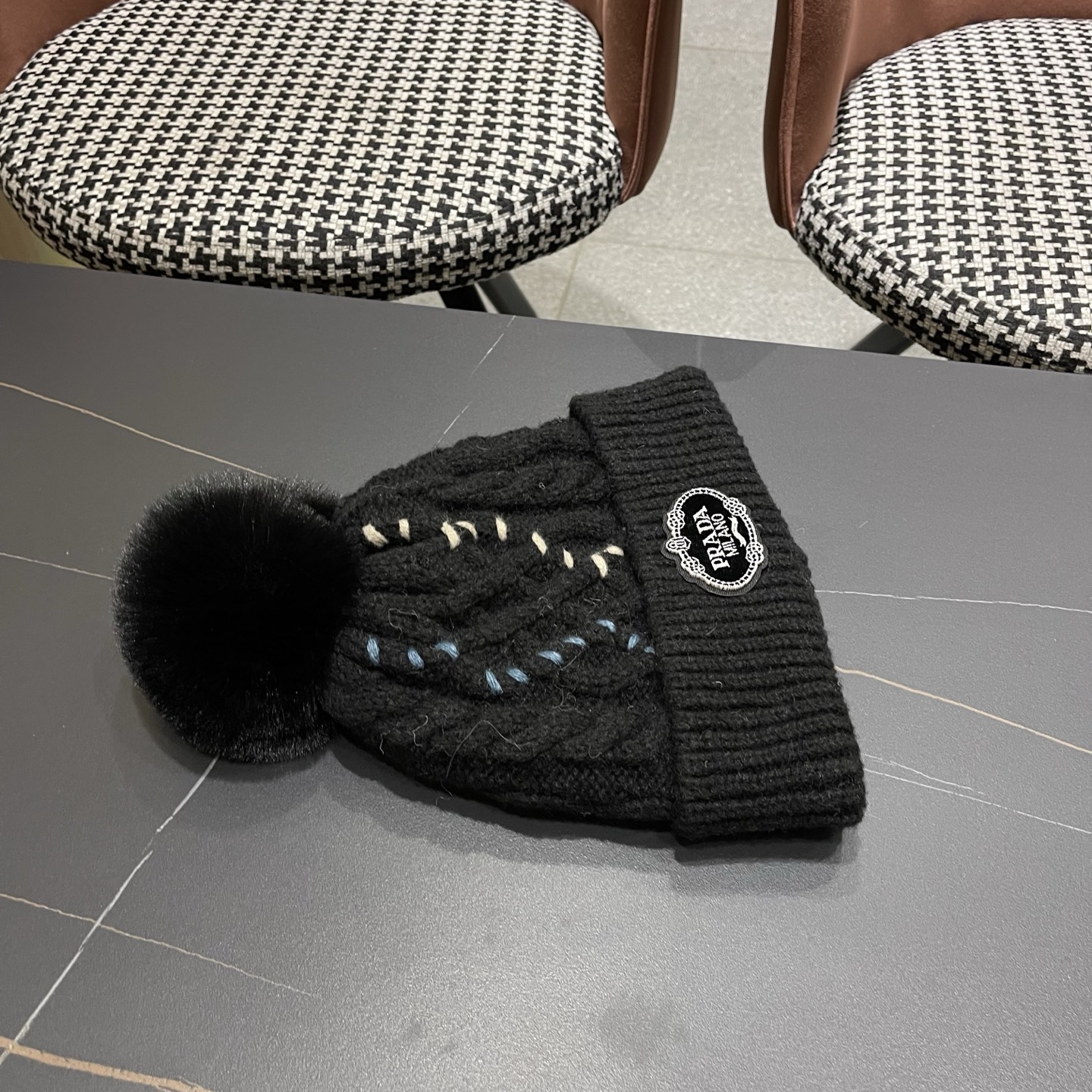  普拉达 Prada 新款韩版时尚百搭潮流女秋冬显脸小针织帽洋气简约气质保暖毛线帽