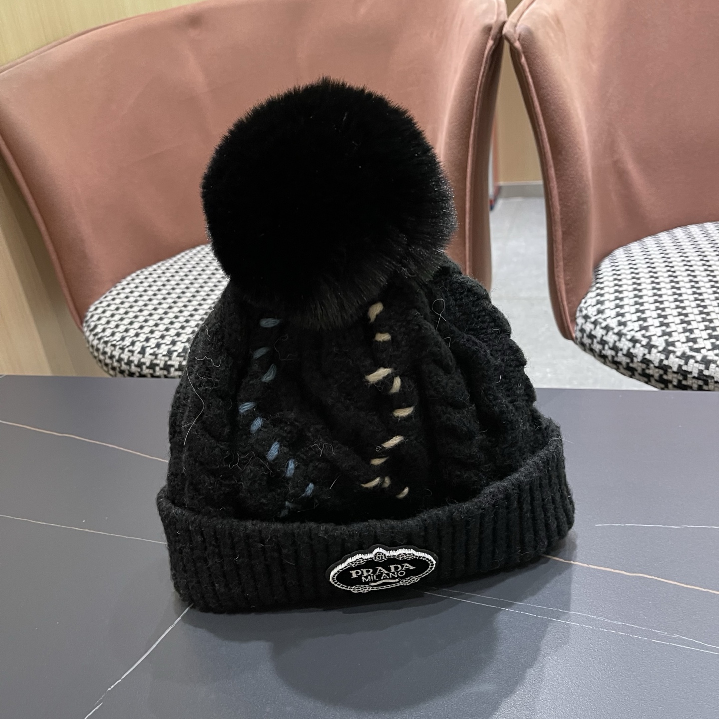  普拉达 Prada 新款韩版时尚百搭潮流女秋冬显脸小针织帽洋气简约气质保暖毛线帽