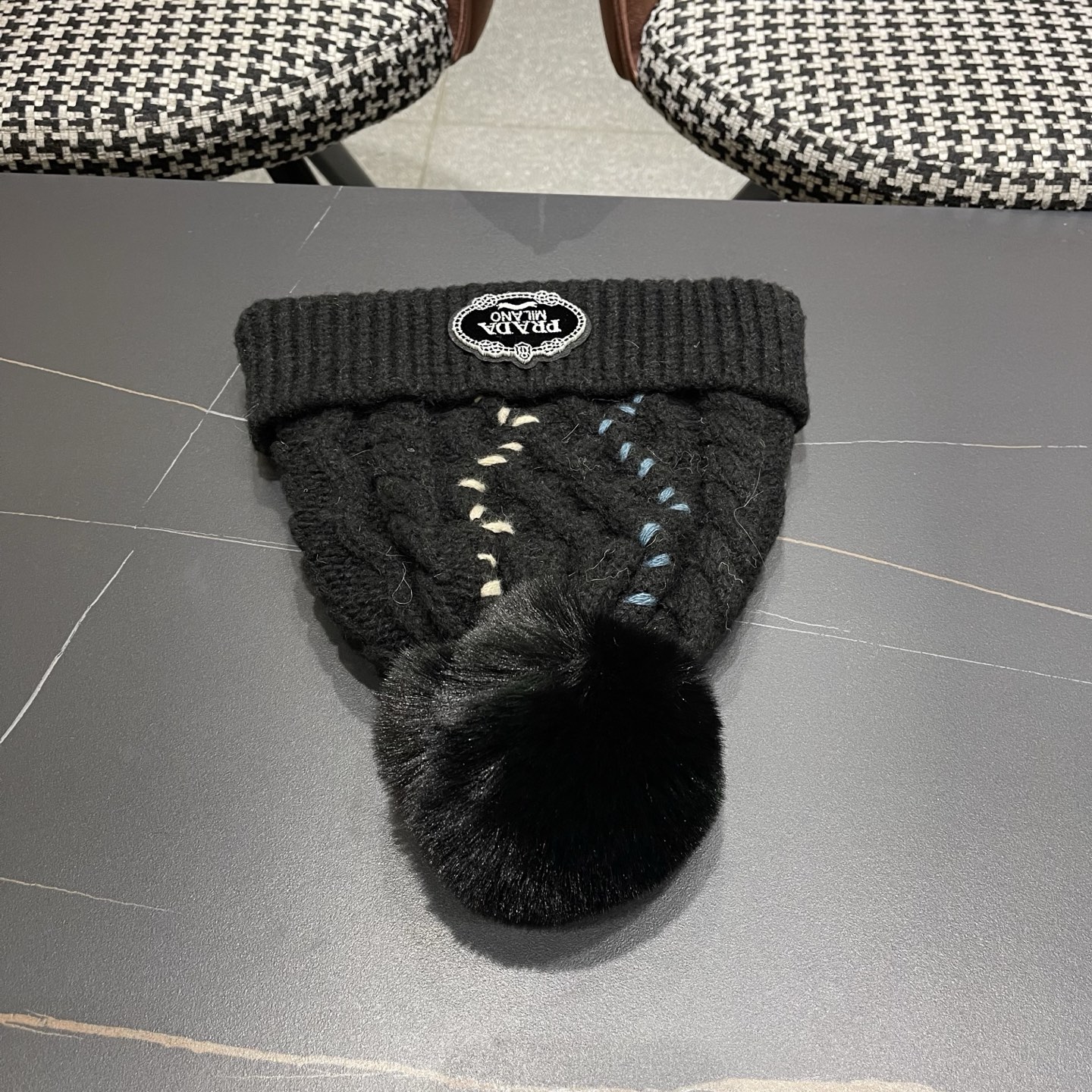  普拉达 Prada 新款韩版时尚百搭潮流女秋冬显脸小针织帽洋气简约气质保暖毛线帽