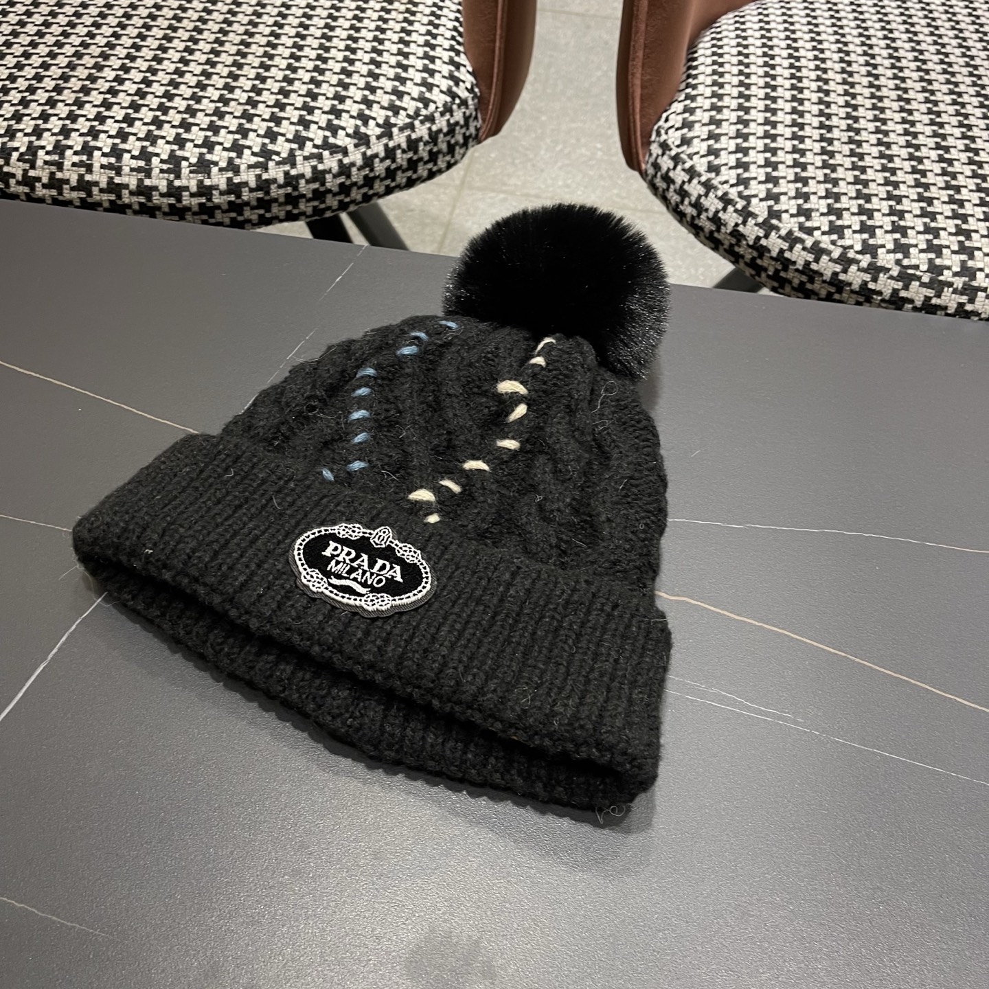  普拉达 Prada 新款韩版时尚百搭潮流女秋冬显脸小针织帽洋气简约气质保暖毛线帽