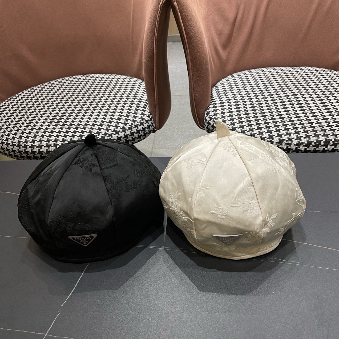 普拉达 日系复古小众设计绸缎贝雷帽男女潮
牌前进帽子夏季轻薄透气画家帽