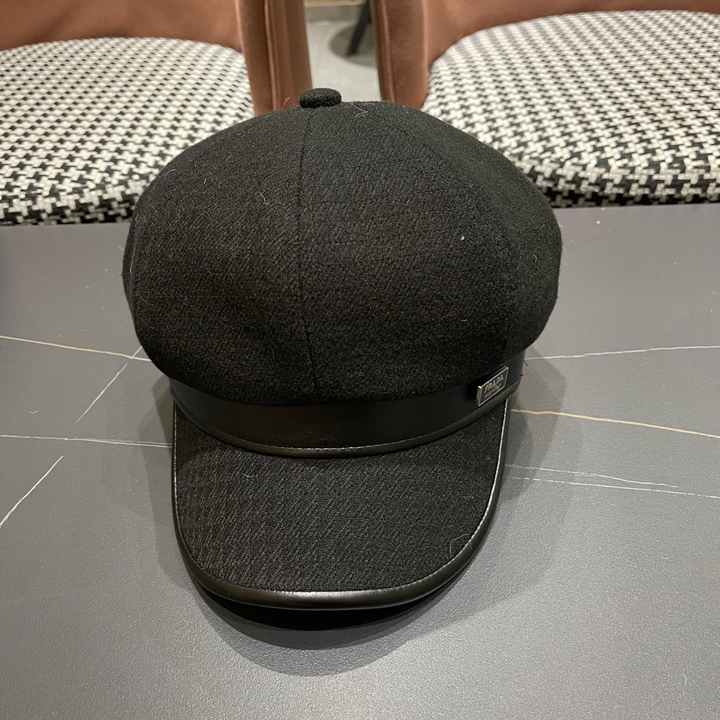  普拉达Prada秋冬羊羔毛八角帽女气质百搭英伦风鸭舌报童帽画家贝雷帽