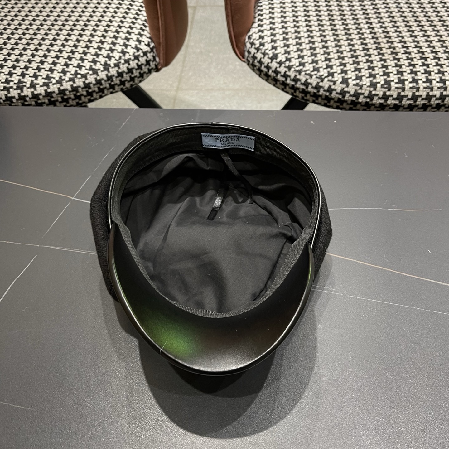  普拉达Prada秋冬羊羔毛八角帽女气质百搭英伦风鸭舌报童帽画家贝雷帽