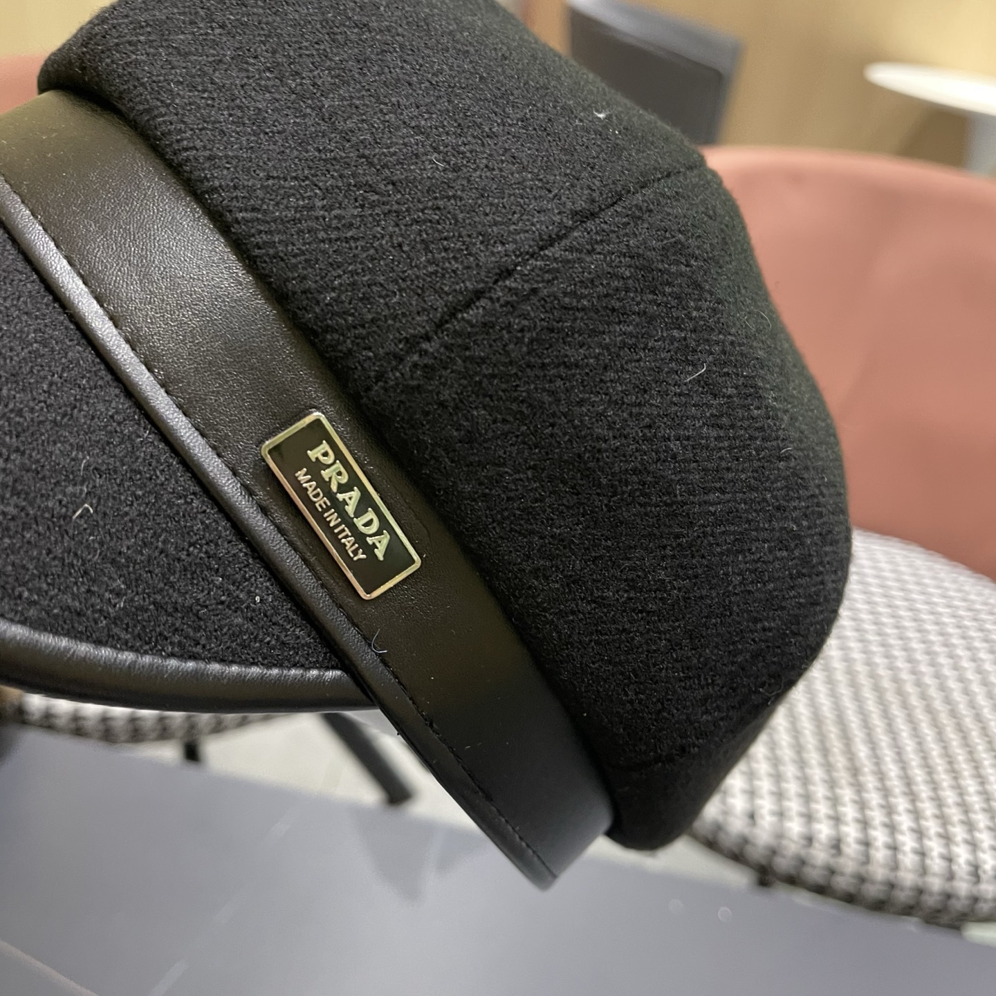  普拉达Prada秋冬羊羔毛八角帽女气质百搭英伦风鸭舌报童帽画家贝雷帽