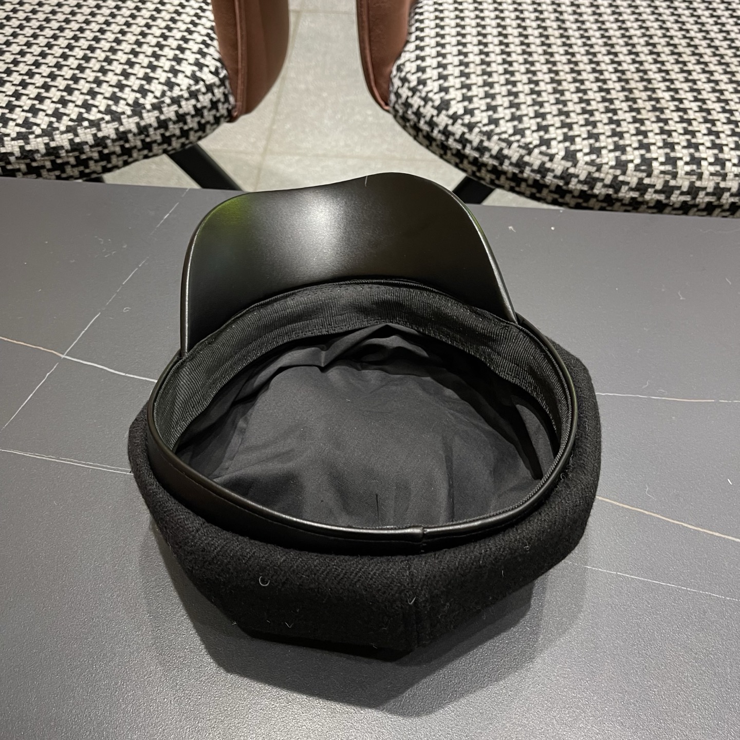  普拉达Prada秋冬羊羔毛八角帽女气质百搭英伦风鸭舌报童帽画家贝雷帽