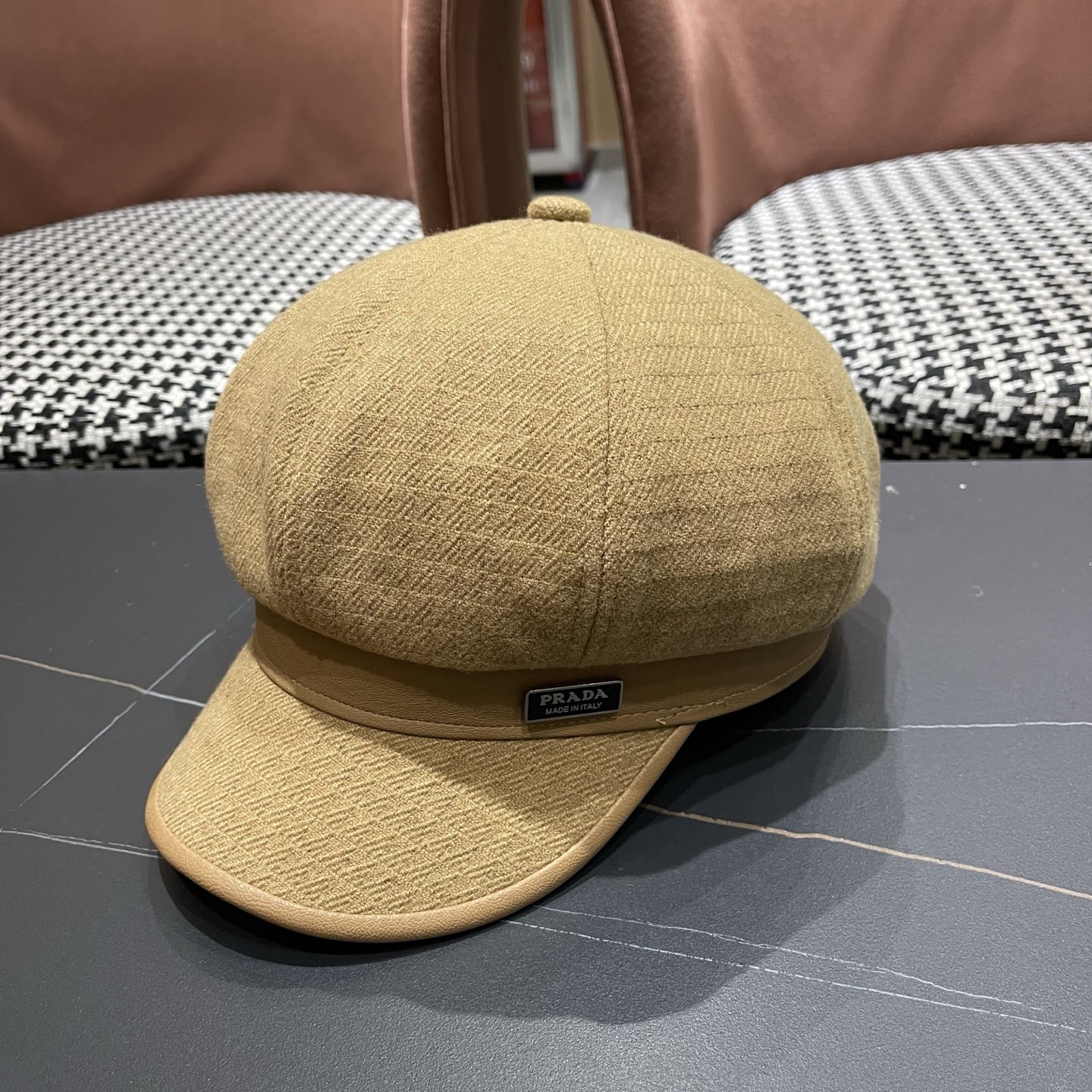  普拉达Prada秋冬羊羔毛八角帽女气质百搭英伦风鸭舌报童帽画家贝雷帽