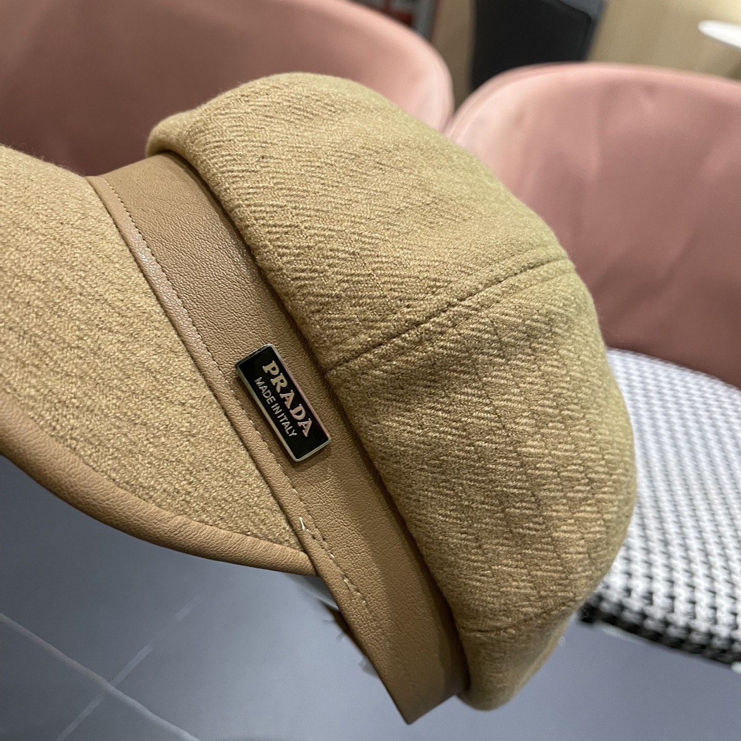  普拉达Prada秋冬羊羔毛八角帽女气质百搭英伦风鸭舌报童帽画家贝雷帽