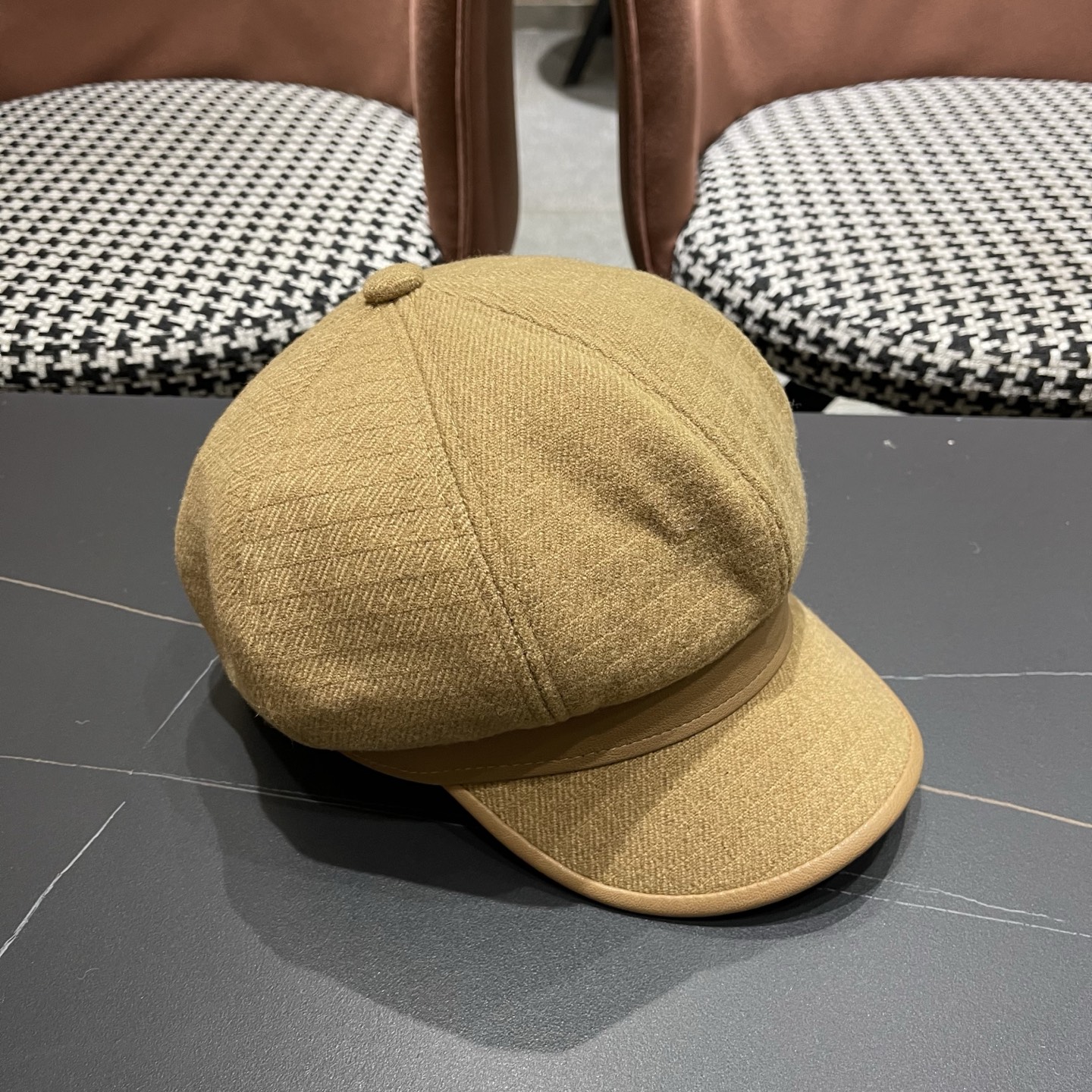  普拉达Prada秋冬羊羔毛八角帽女气质百搭英伦风鸭舌报童帽画家贝雷帽