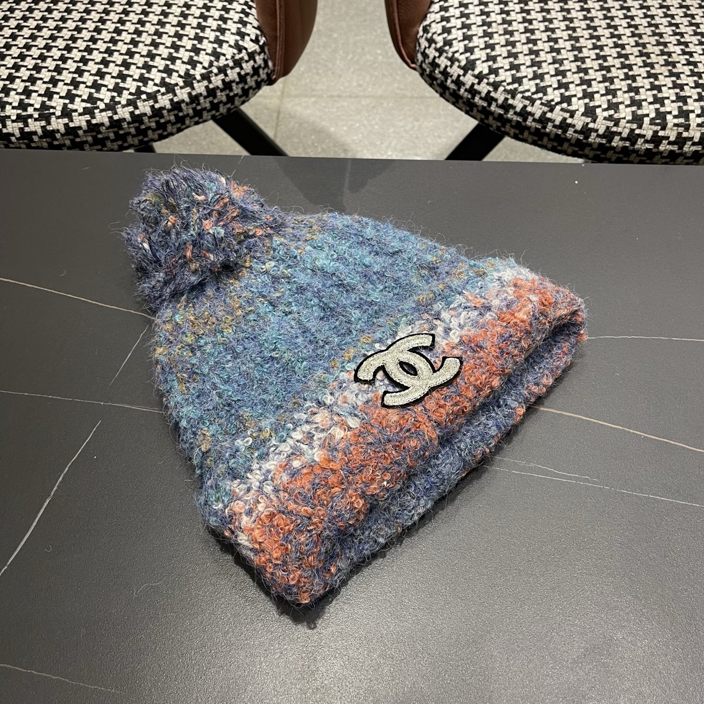  Chanel香奈儿秋冬网红时尚博主推荐款毛线帽，小红书爆款，手感超柔软舒适的针织线帽，弹性极佳！
