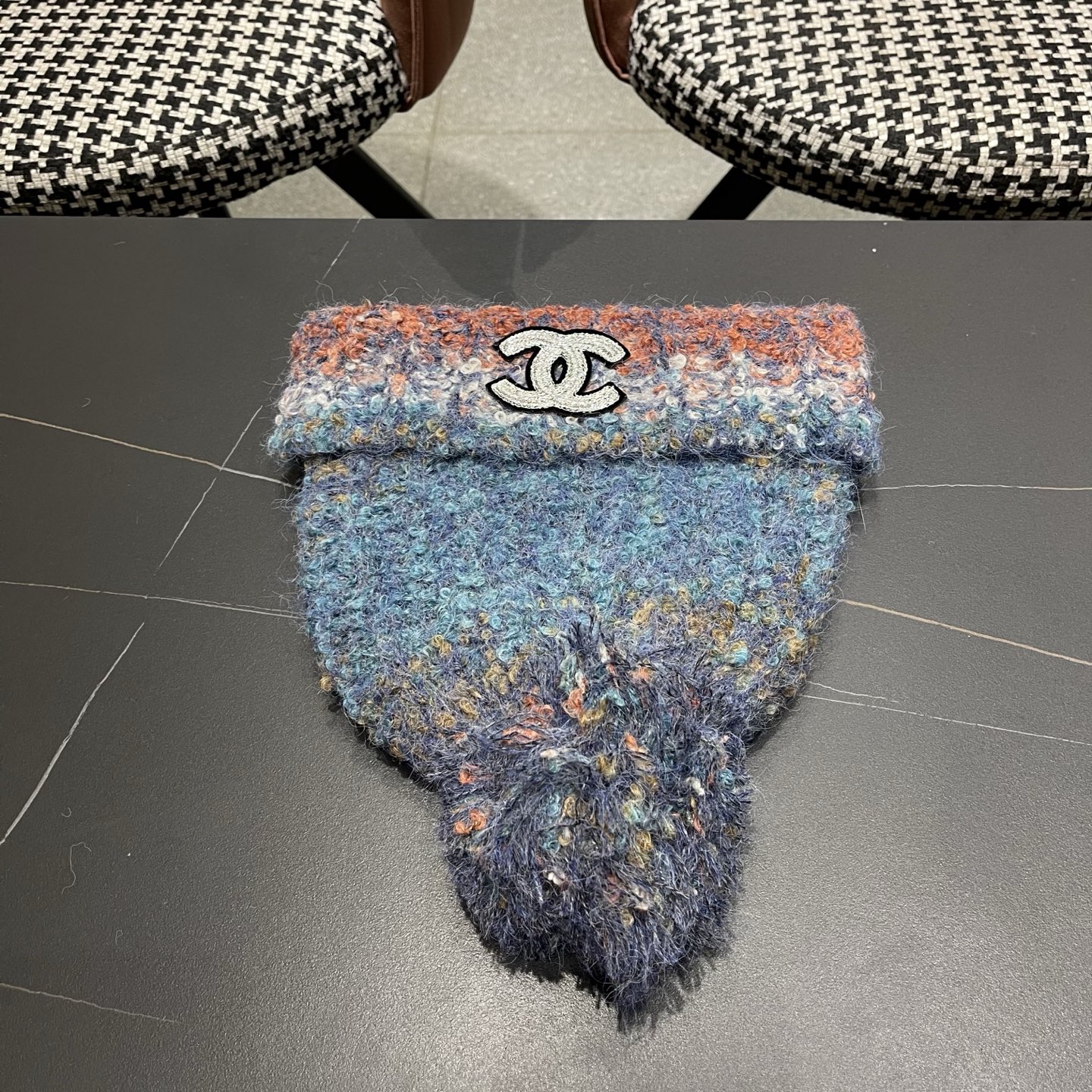  Chanel香奈儿秋冬网红时尚博主推荐款毛线帽，小红书爆款，手感超柔软舒适的针织线帽，弹性极佳！
