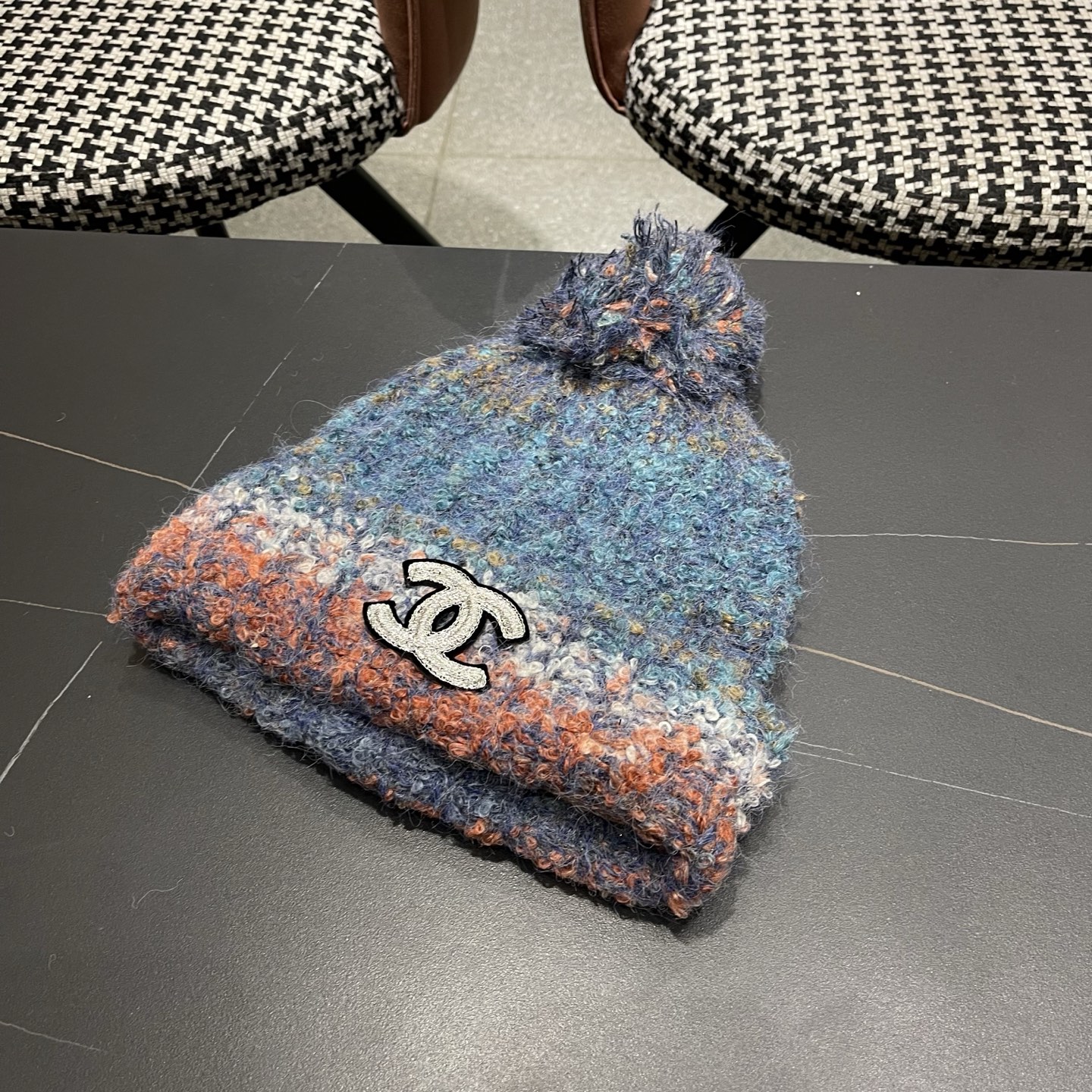  Chanel香奈儿秋冬网红时尚博主推荐款毛线帽，小红书爆款，手感超柔软舒适的针织线帽，弹性极佳！
