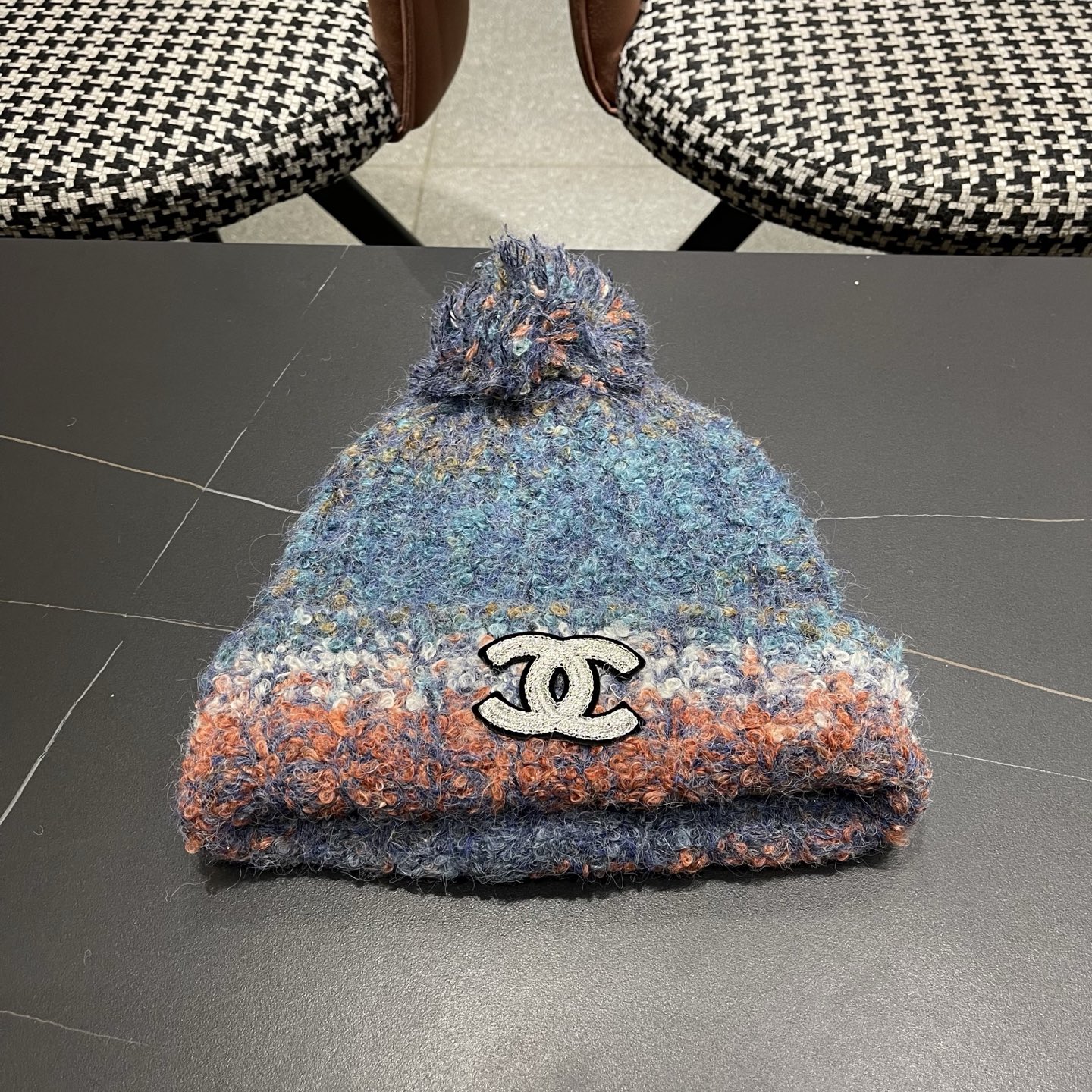  Chanel香奈儿秋冬网红时尚博主推荐款毛线帽，小红书爆款，手感超柔软舒适的针织线帽，弹性极佳！
