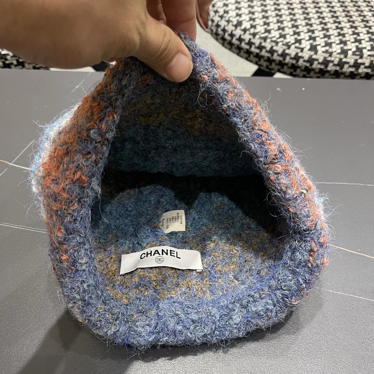  Chanel香奈儿秋冬网红时尚博主推荐款毛线帽，小红书爆款，手感超柔软舒适的针织线帽，弹性极佳！
