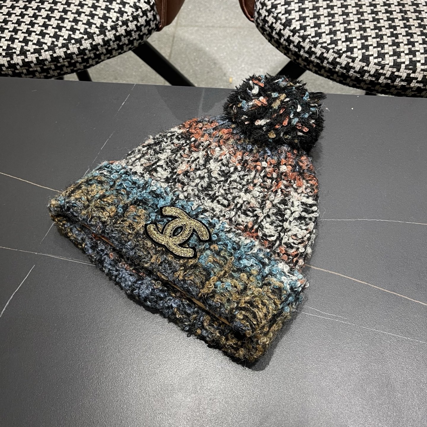  Chanel香奈儿秋冬网红时尚博主推荐款毛线帽，小红书爆款，手感超柔软舒适的针织线帽，弹性极佳！
