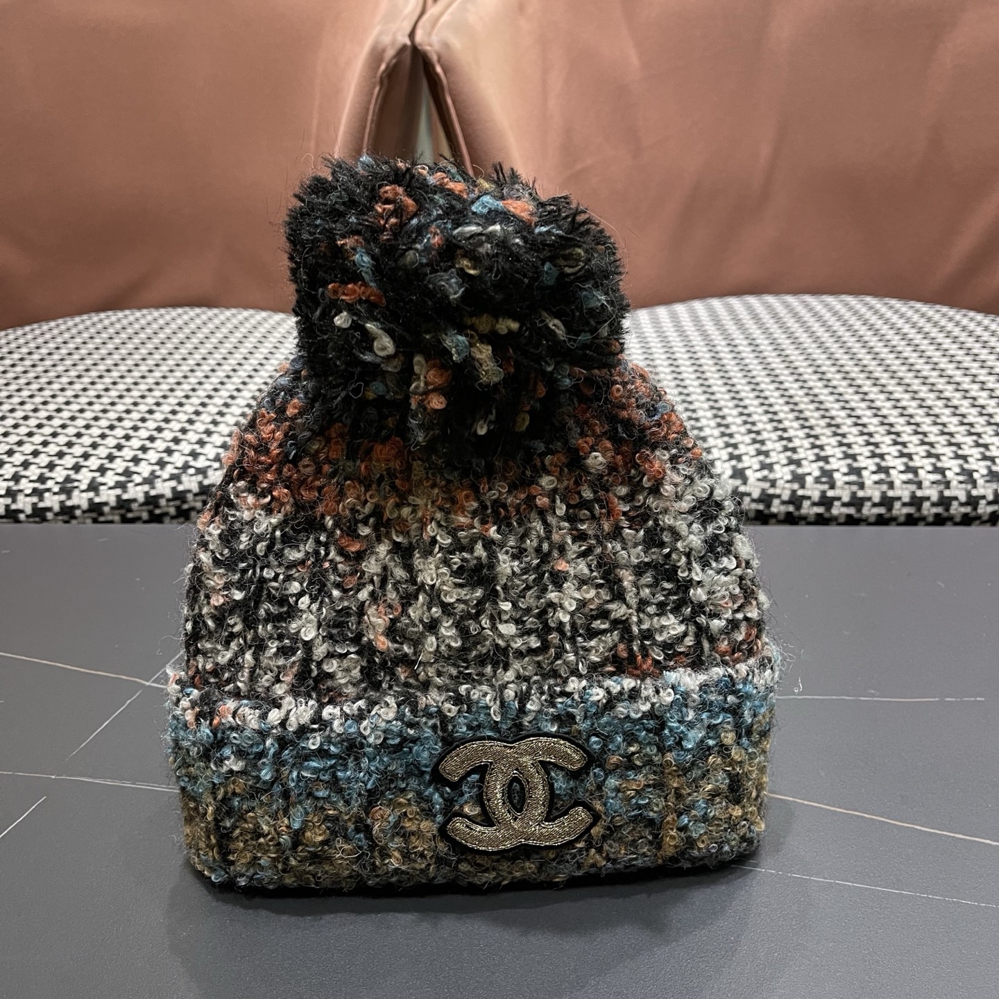  Chanel香奈儿秋冬网红时尚博主推荐款毛线帽，小红书爆款，手感超柔软舒适的针织线帽，弹性极佳！
