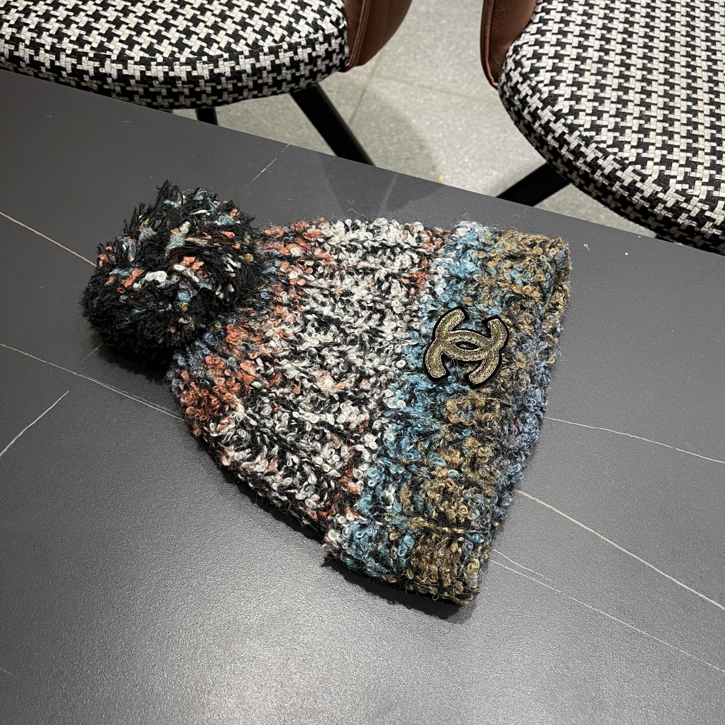  Chanel香奈儿秋冬网红时尚博主推荐款毛线帽，小红书爆款，手感超柔软舒适的针织线帽，弹性极佳！
