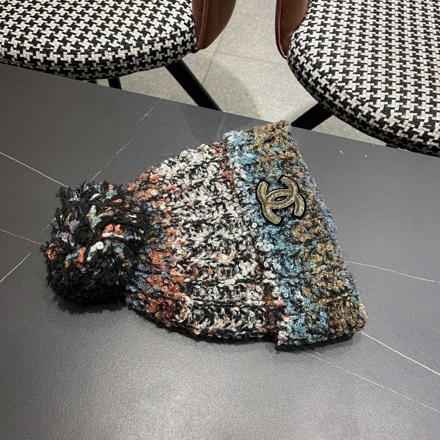  Chanel香奈儿秋冬网红时尚博主推荐款毛线帽，小红书爆款，手感超柔软舒适的针织线帽，弹性极佳！
