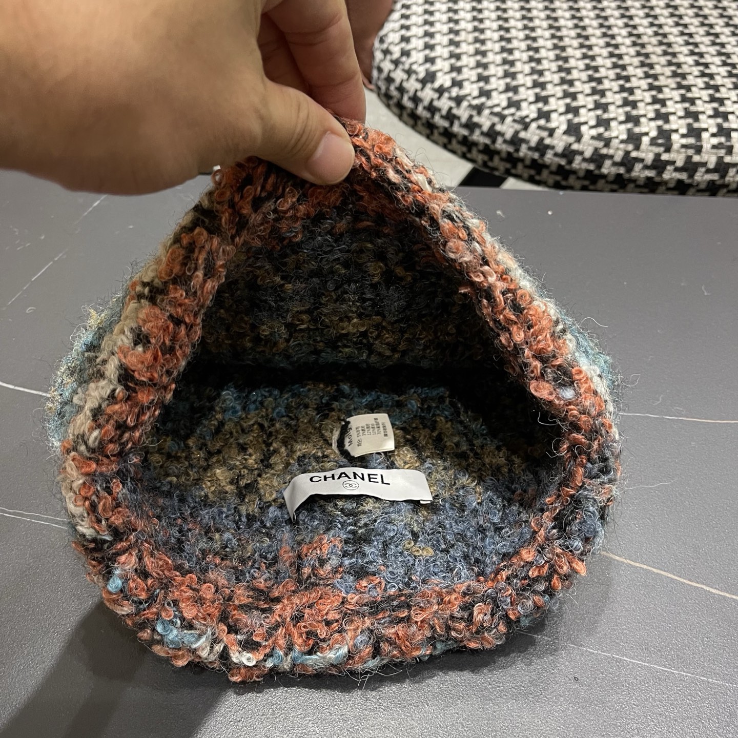  Chanel香奈儿秋冬网红时尚博主推荐款毛线帽，小红书爆款，手感超柔软舒适的针织线帽，弹性极佳！
