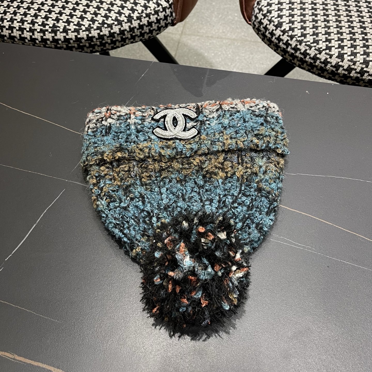  Chanel香奈儿秋冬网红时尚博主推荐款毛线帽，小红书爆款，手感超柔软舒适的针织线帽，弹性极佳！
