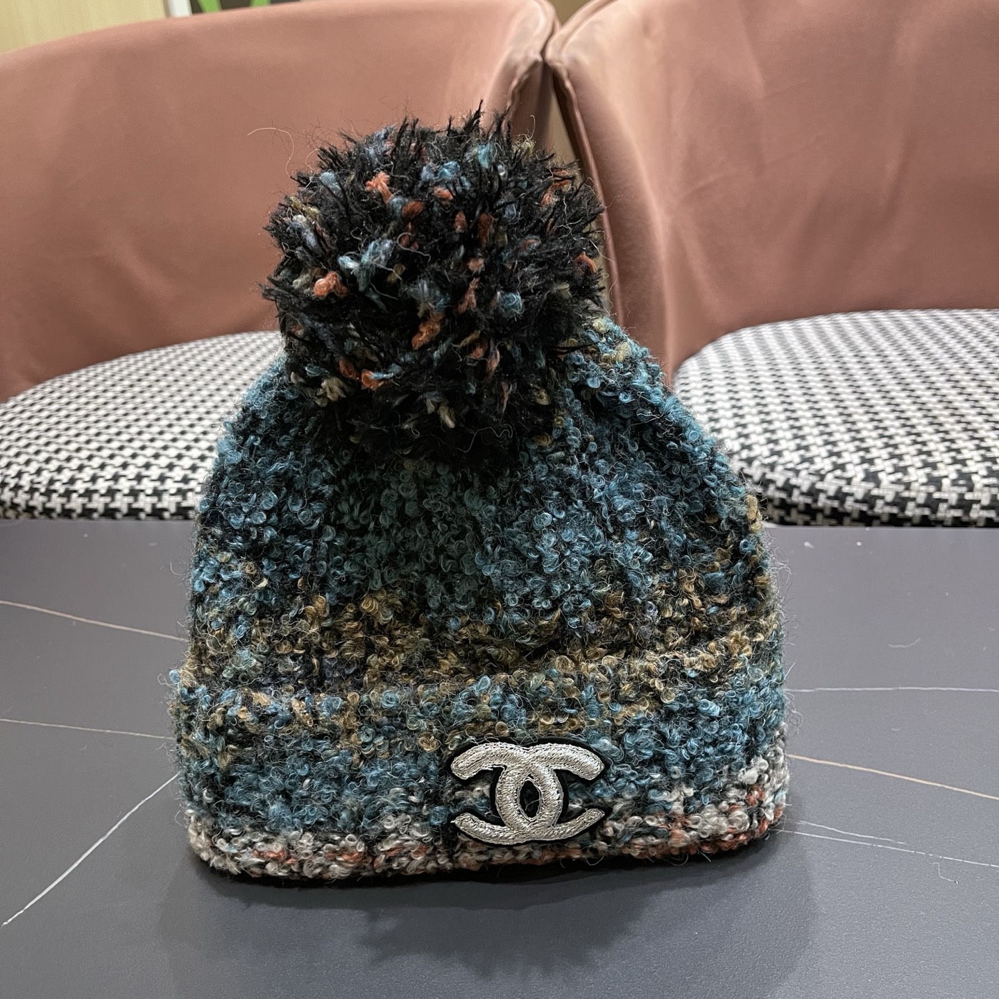  Chanel香奈儿秋冬网红时尚博主推荐款毛线帽，小红书爆款，手感超柔软舒适的针织线帽，弹性极佳！
