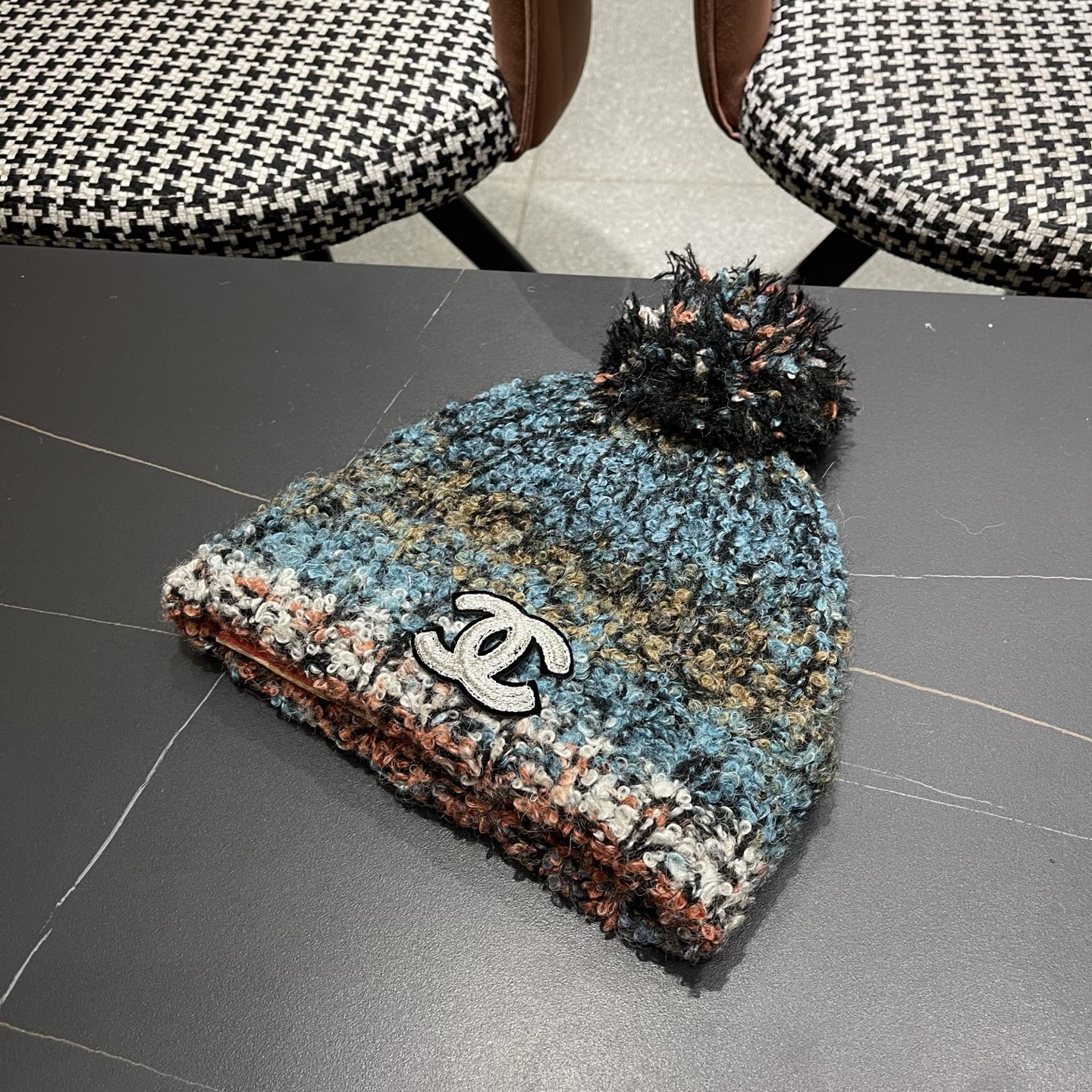  Chanel香奈儿秋冬网红时尚博主推荐款毛线帽，小红书爆款，手感超柔软舒适的针织线帽，弹性极佳！
