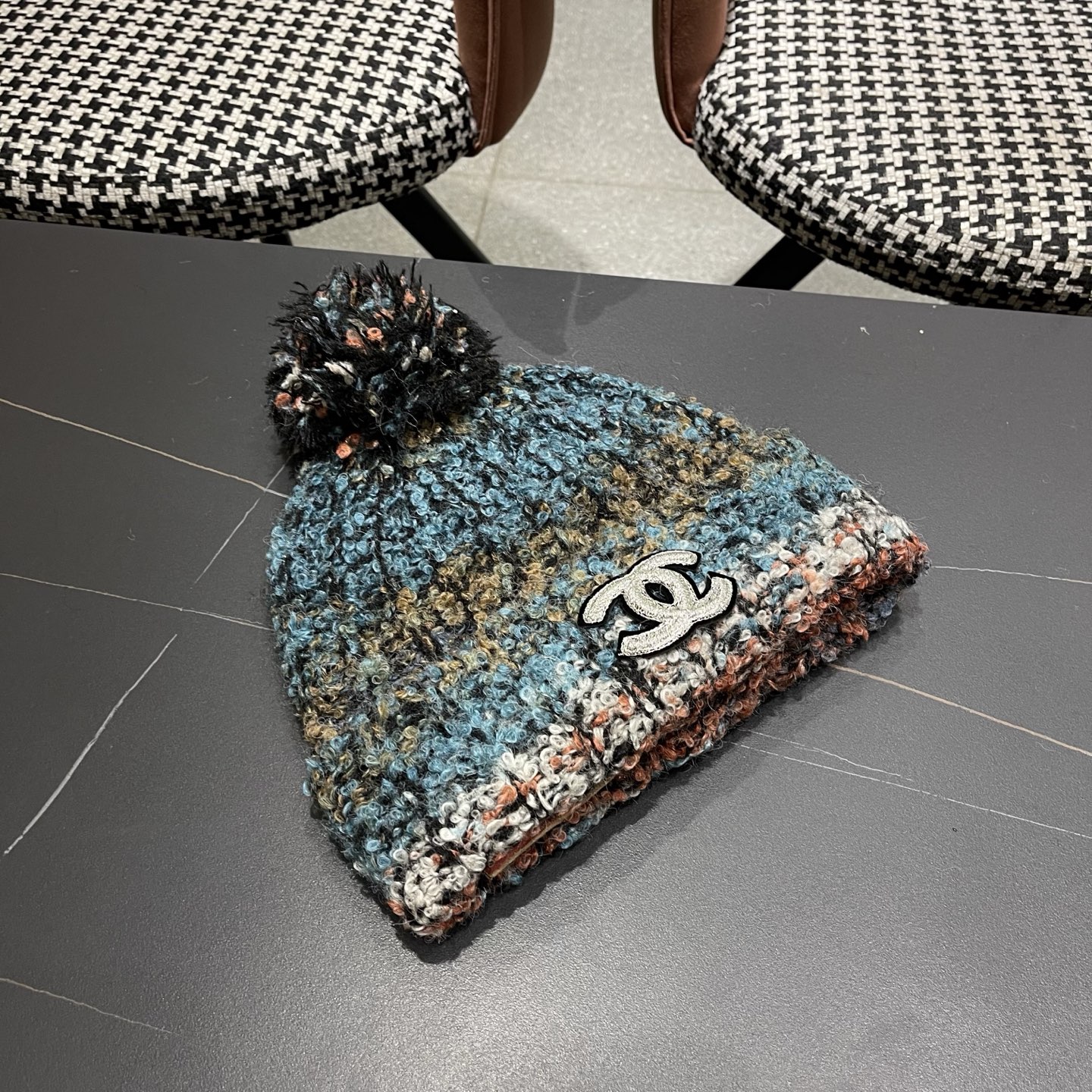  Chanel香奈儿秋冬网红时尚博主推荐款毛线帽，小红书爆款，手感超柔软舒适的针织线帽，弹性极佳！
