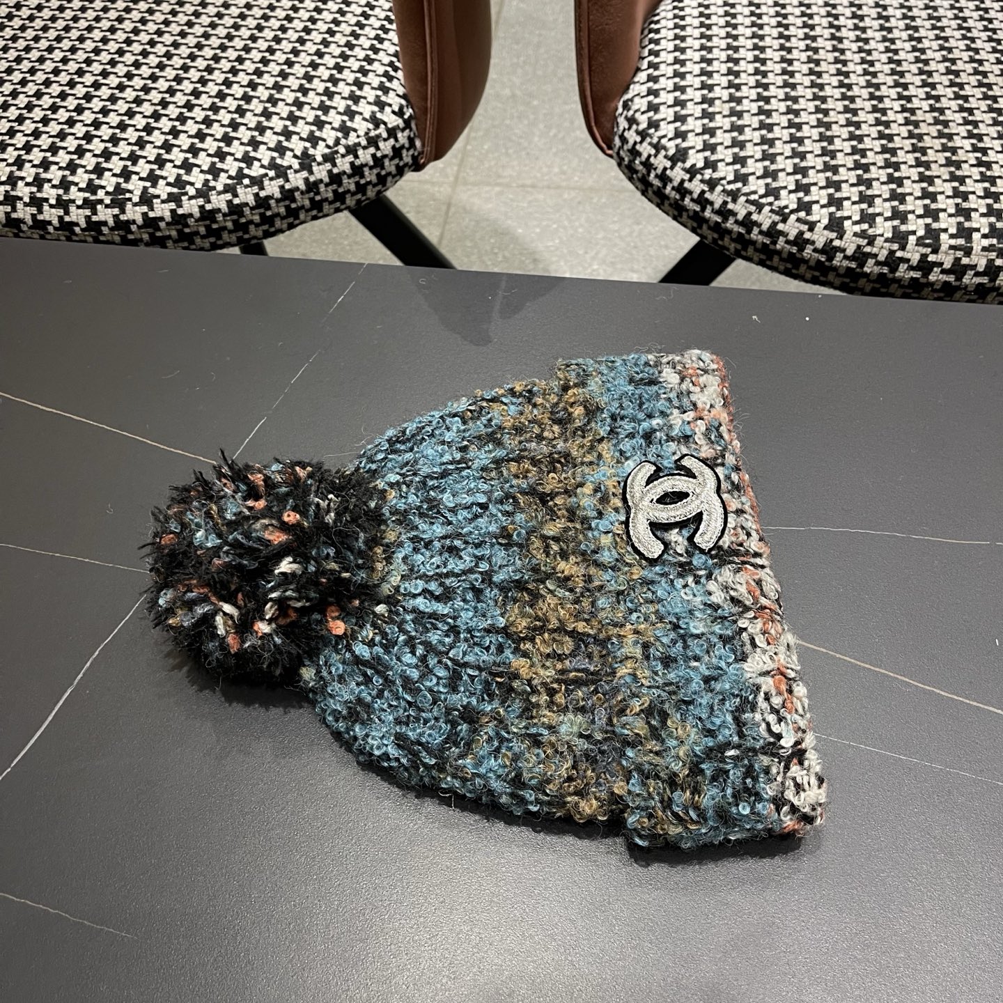  Chanel香奈儿秋冬网红时尚博主推荐款毛线帽，小红书爆款，手感超柔软舒适的针织线帽，弹性极佳！
