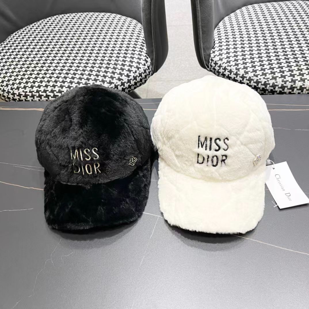 Dior 迪奥 新款原单毛绒绒棒球帽， 精致純也格调很有感觉，很酷很时尚，专柜断货热门，质量超赞
