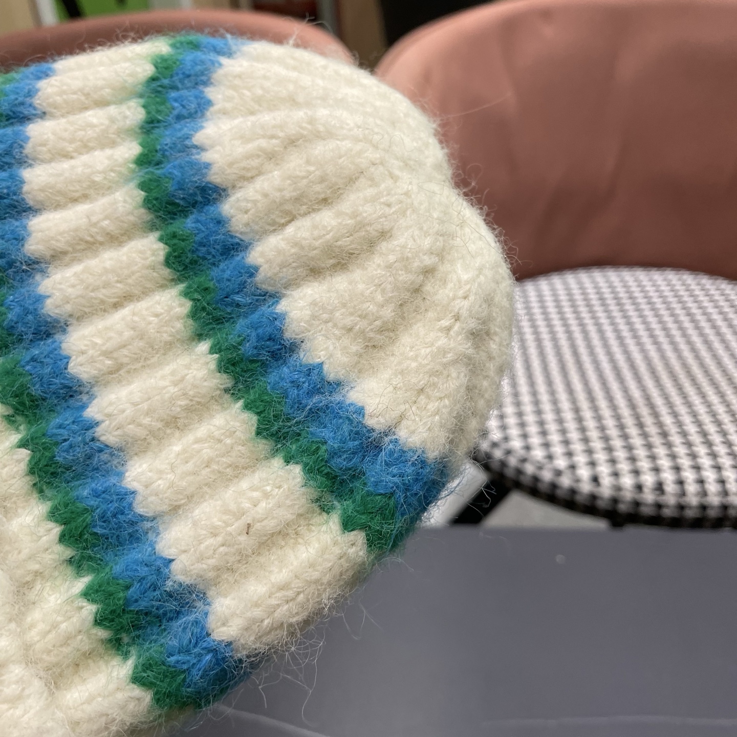 MONCLER蒙口针织毛线帽，好品质高端大气，超火爆💖质感很赞，出街超好搭配！时尚潮流！冬天必备单品，男