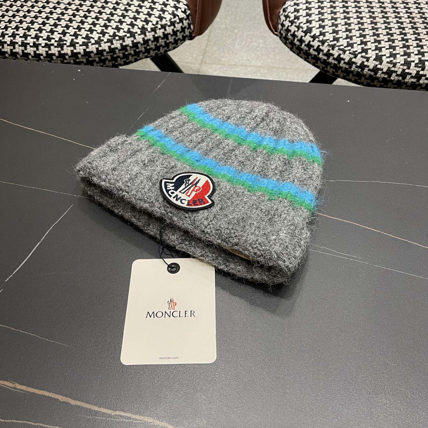 MONCLER蒙口针织毛线帽，好品质高端大气，超火爆💖质感很赞，出街超好搭配！时尚潮流！冬天必备单品，男