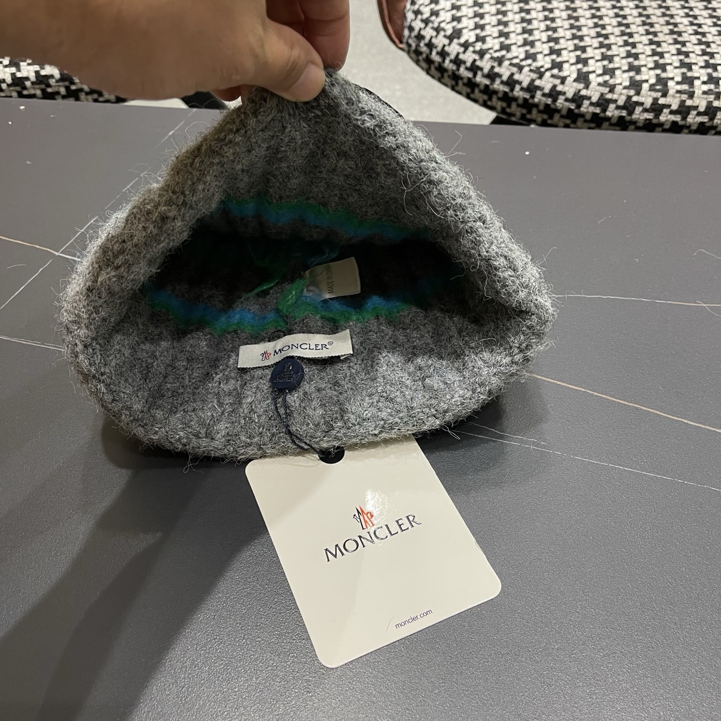 MONCLER蒙口针织毛线帽，好品质高端大气，超火爆💖质感很赞，出街超好搭配！时尚潮流！冬天必备单品，男