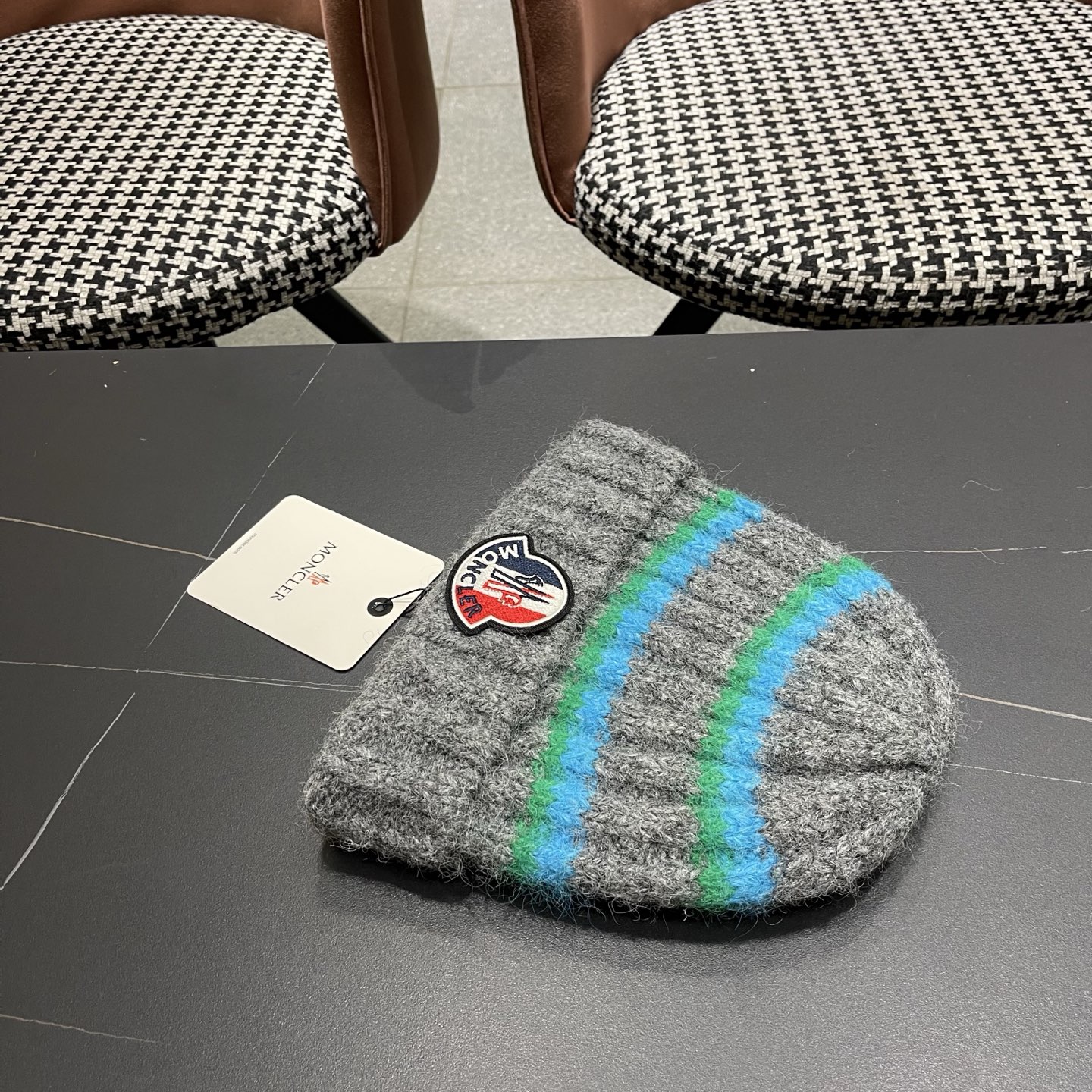 MONCLER蒙口针织毛线帽，好品质高端大气，超火爆💖质感很赞，出街超好搭配！时尚潮流！冬天必备单品，男