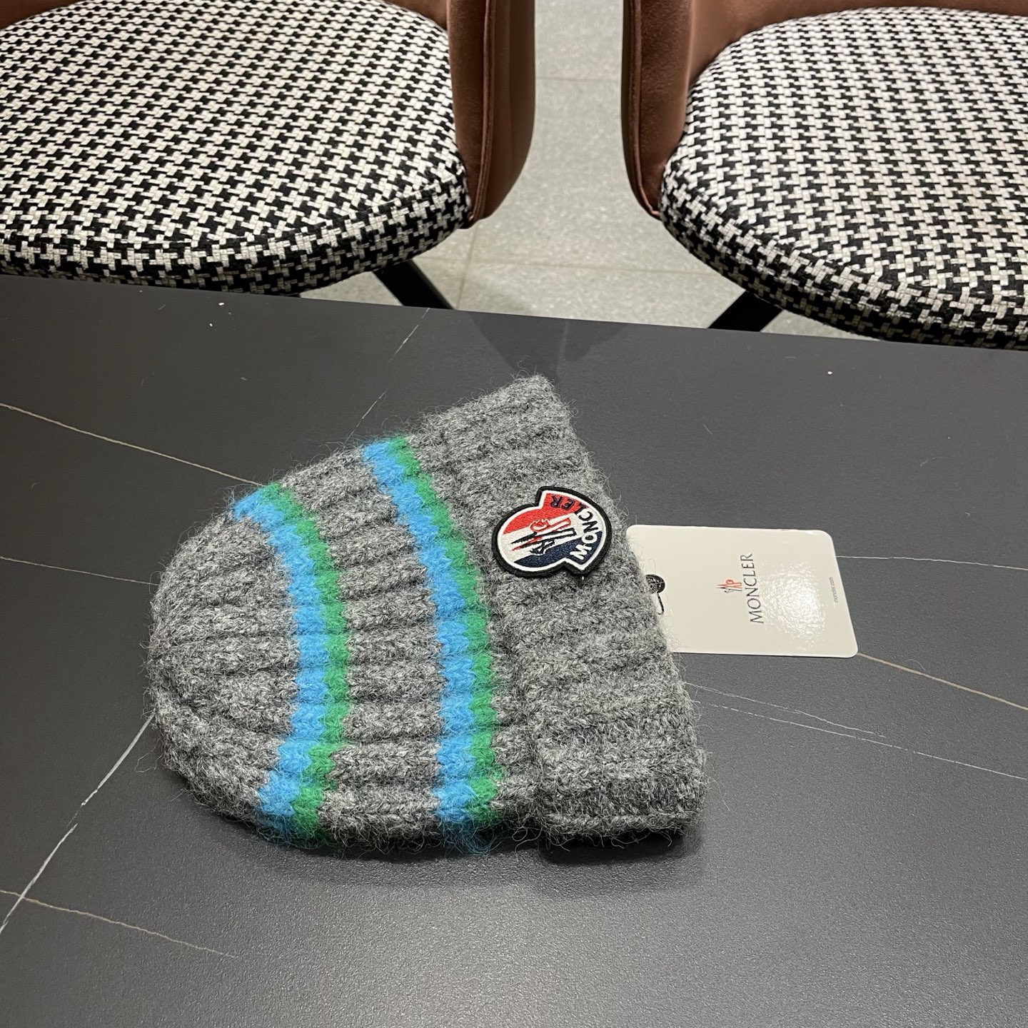 MONCLER蒙口针织毛线帽，好品质高端大气，超火爆💖质感很赞，出街超好搭配！时尚潮流！冬天必备单品，男