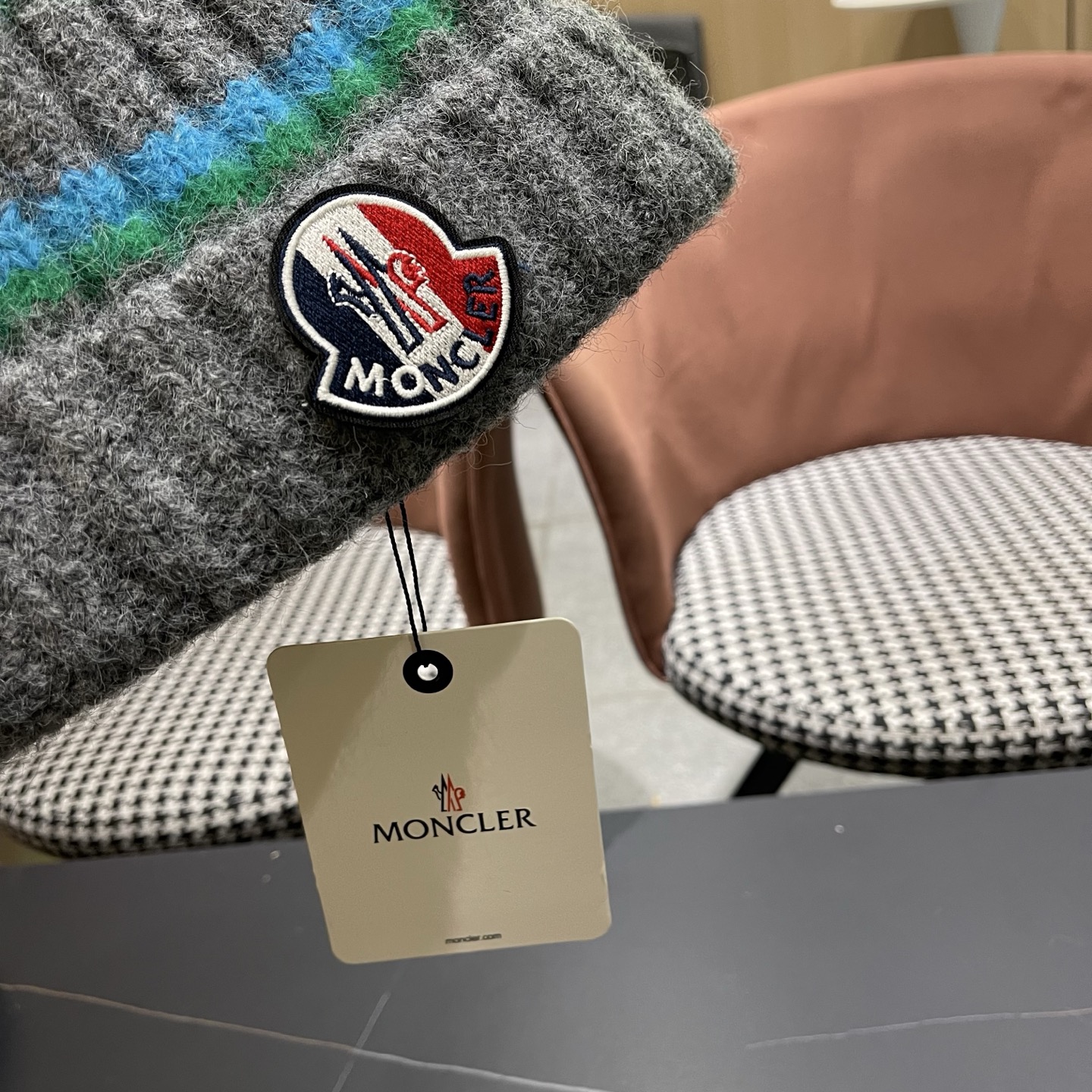 MONCLER蒙口针织毛线帽，好品质高端大气，超火爆💖质感很赞，出街超好搭配！时尚潮流！冬天必备单品，男